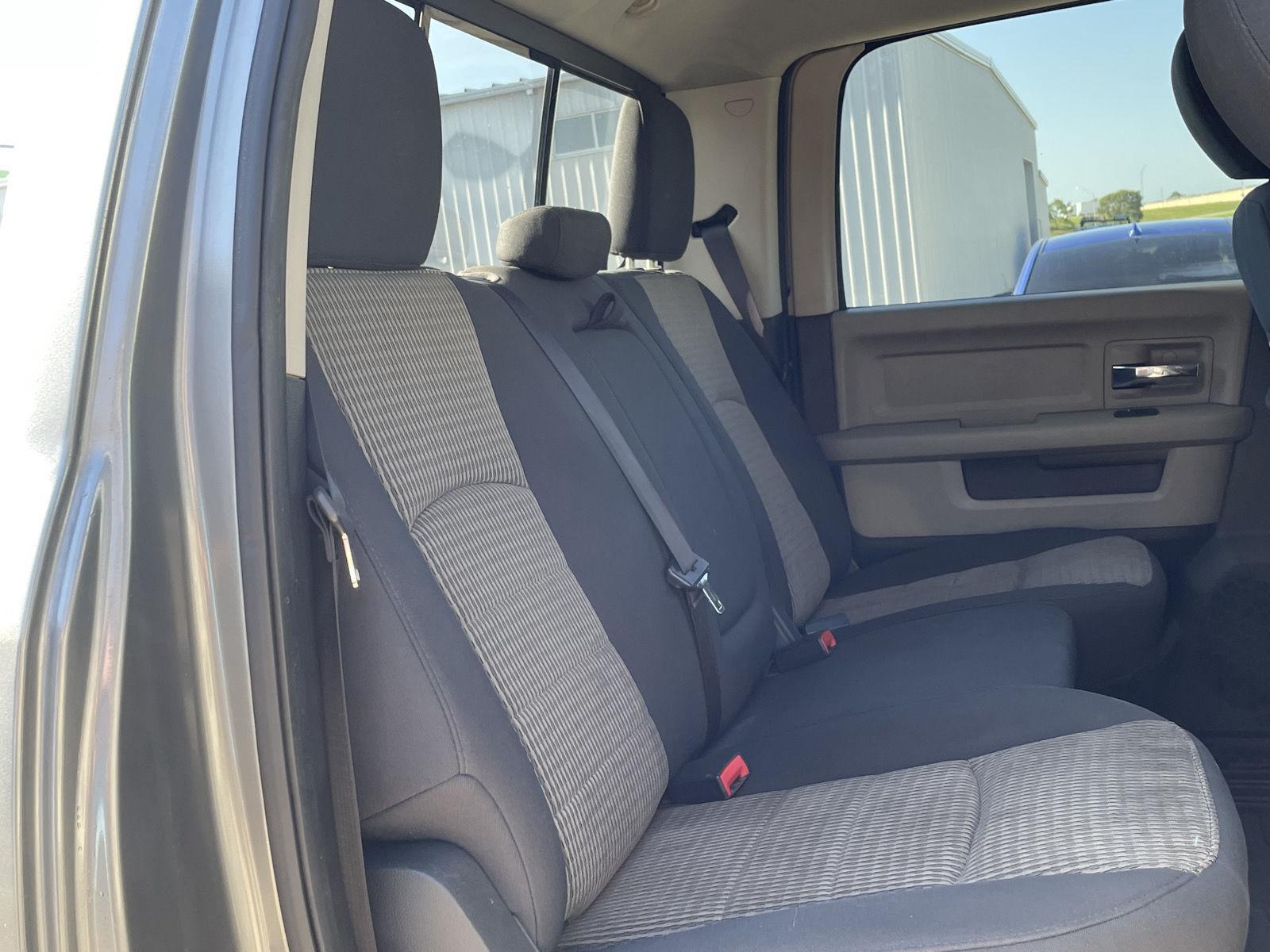 Vehicle photo 19