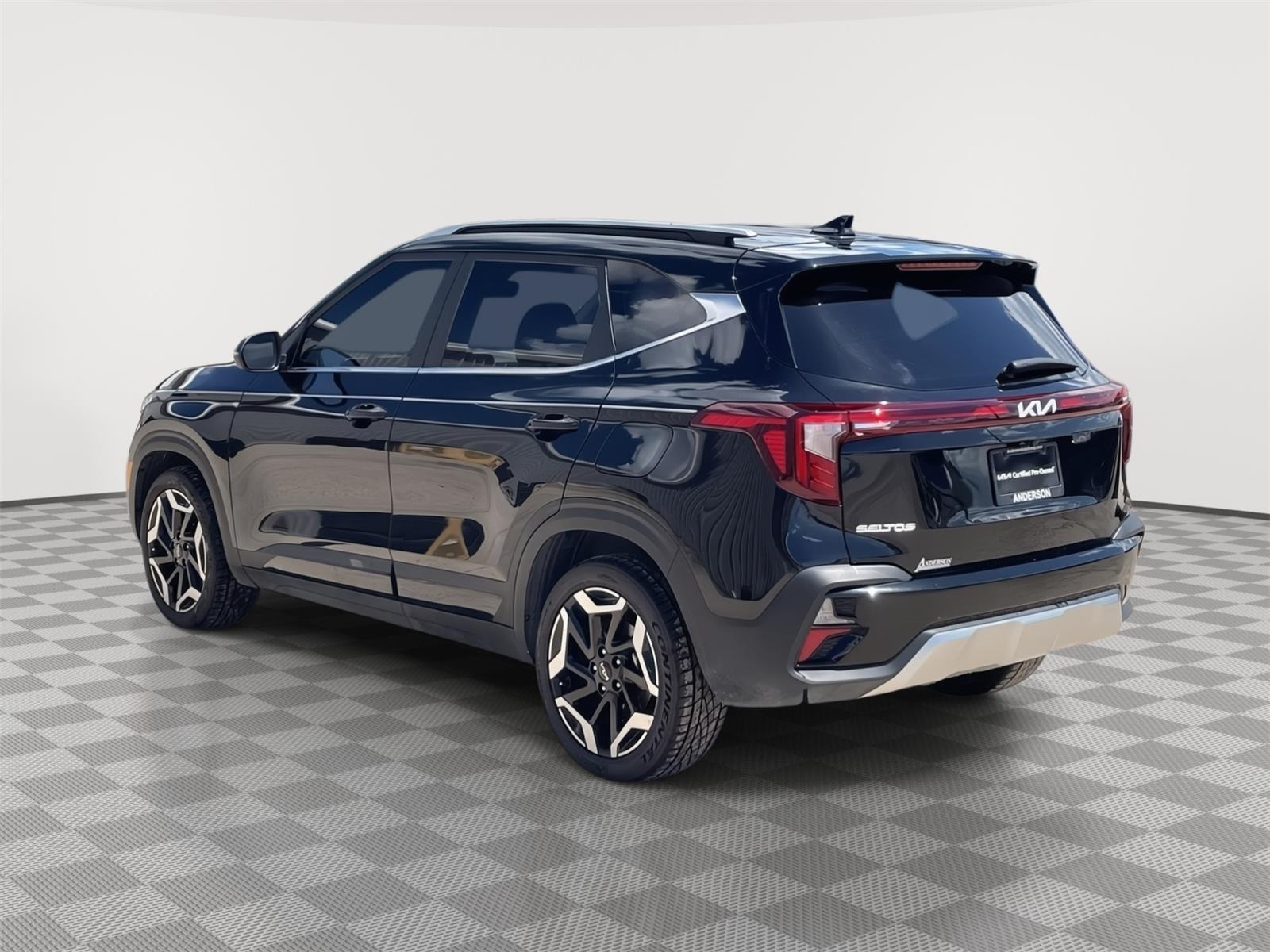 Vehicle photo 4