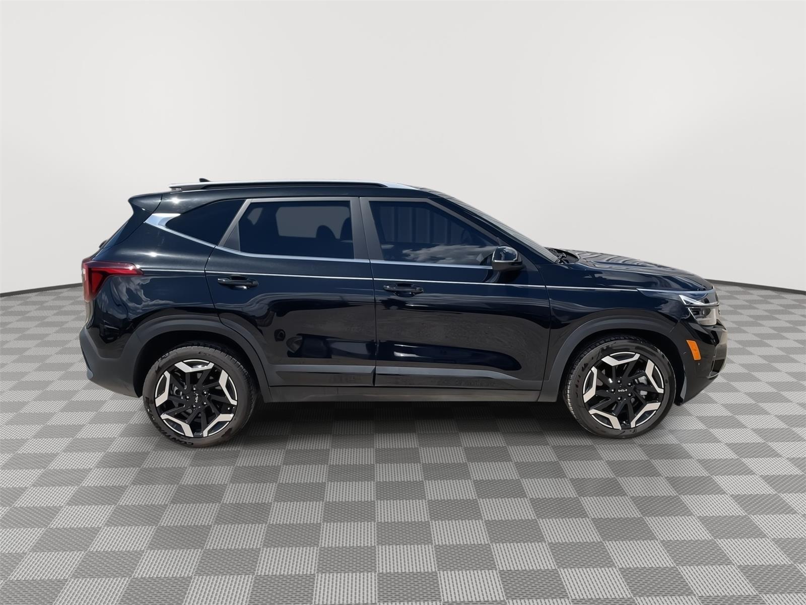 Vehicle photo 7