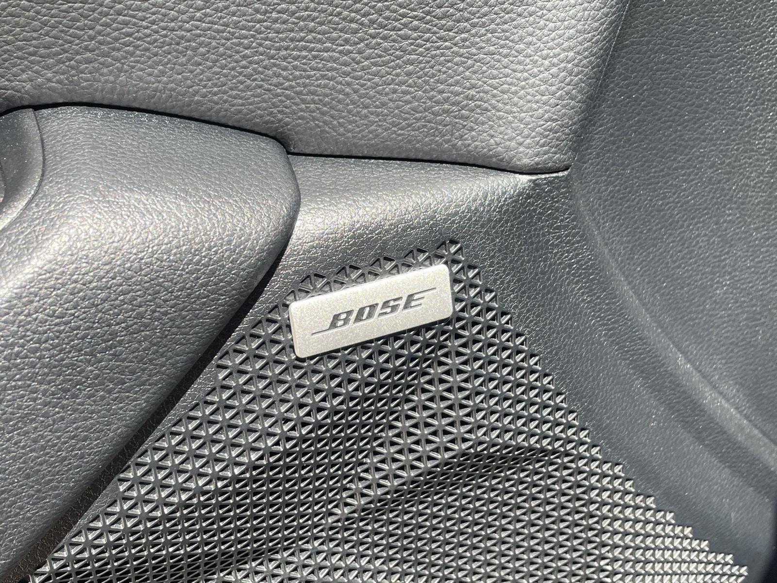 Vehicle photo 12