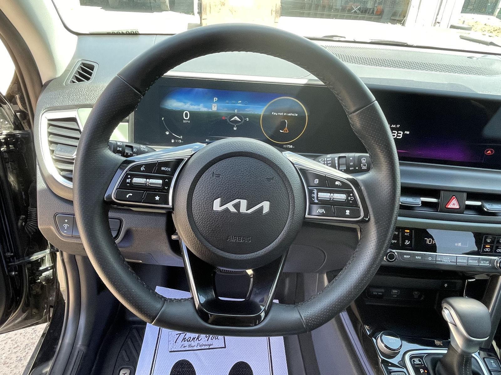 Vehicle photo 13