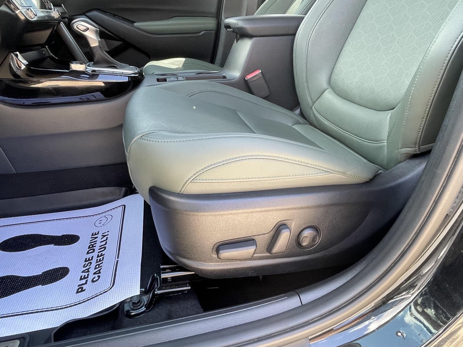 Vehicle photo 17