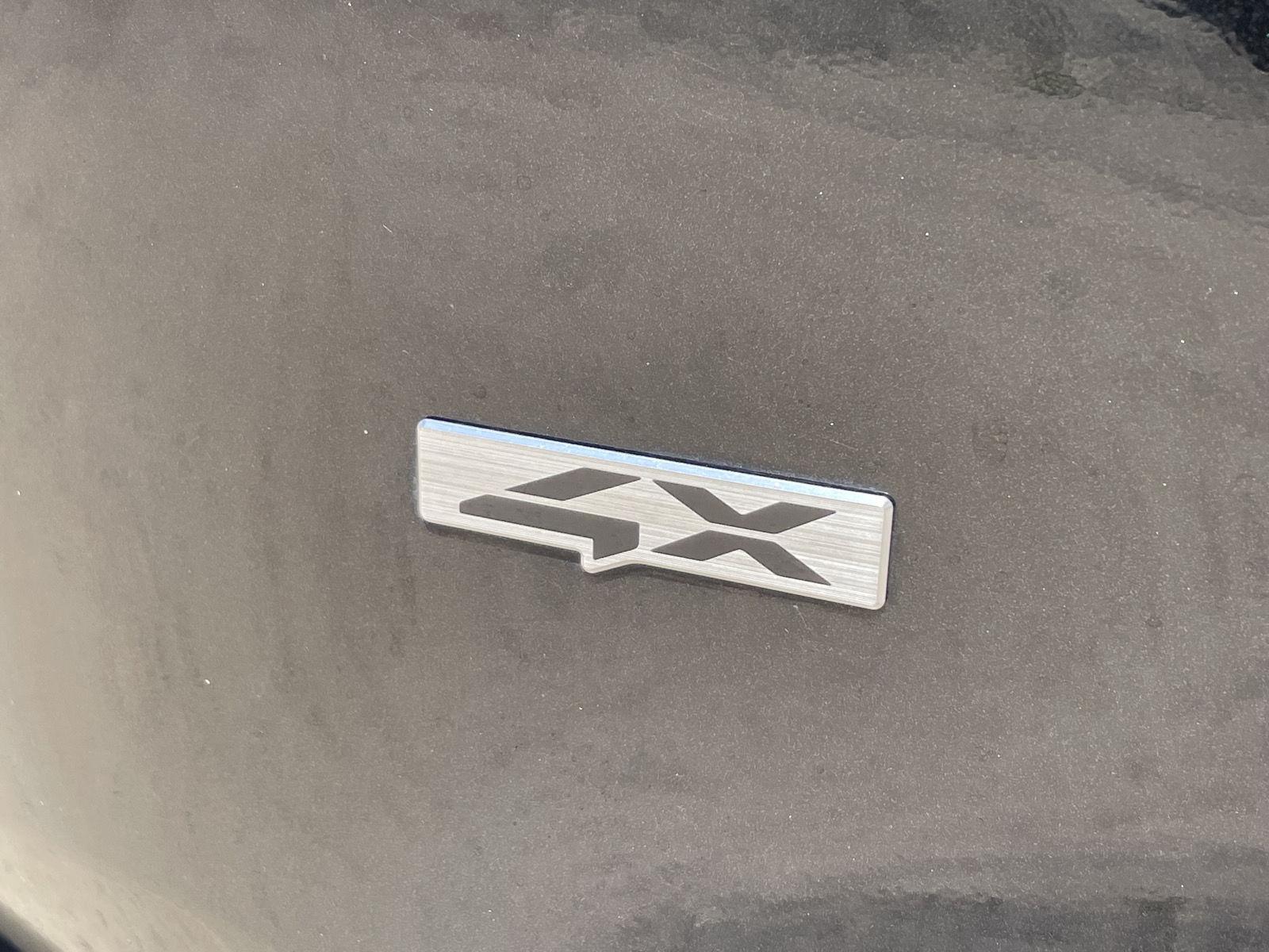 Vehicle photo 18