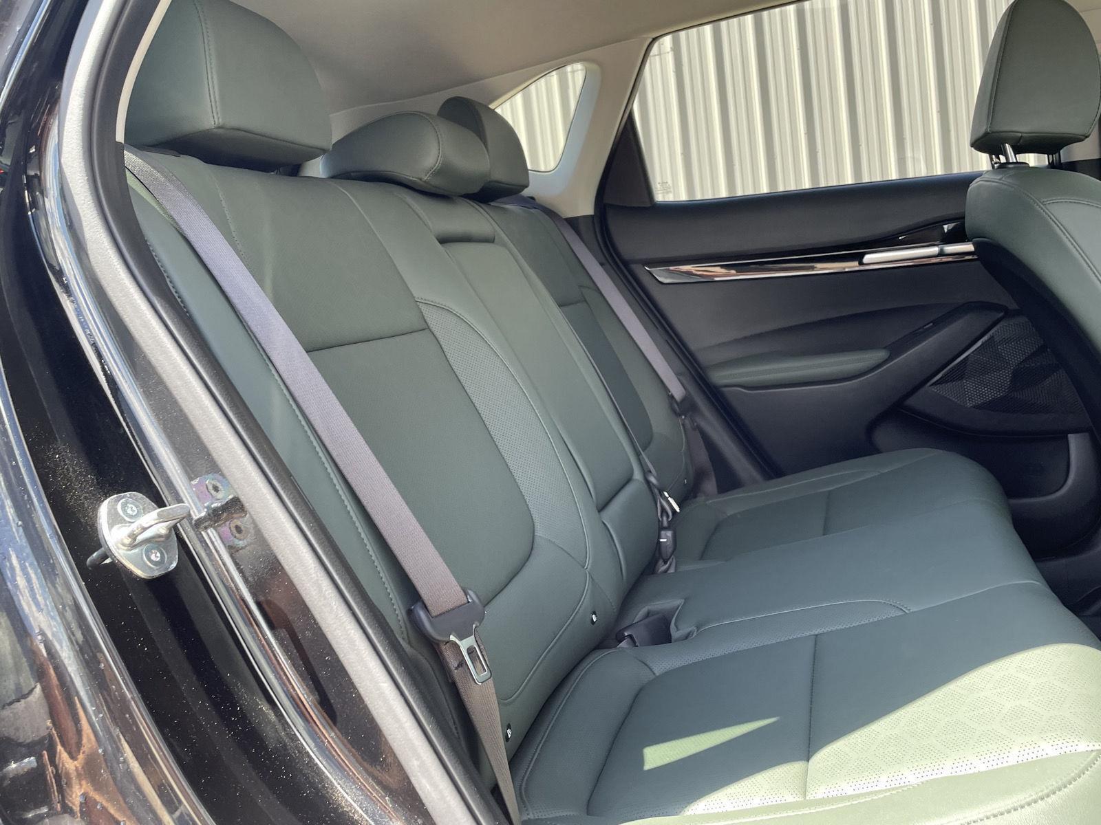 Vehicle photo 20