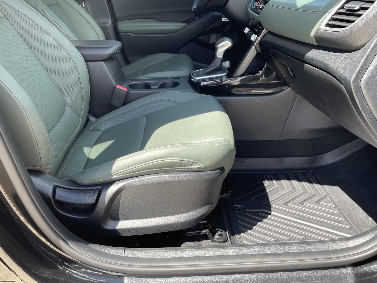 Vehicle photo 21
