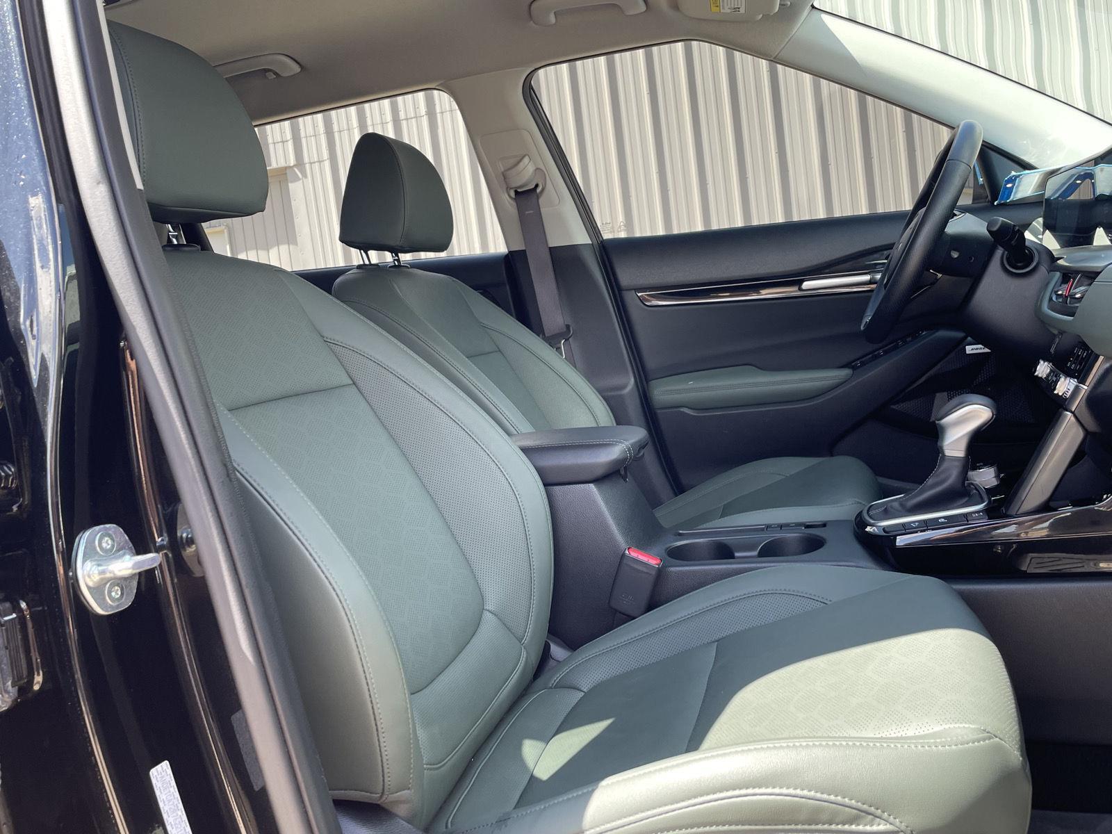 Vehicle photo 22