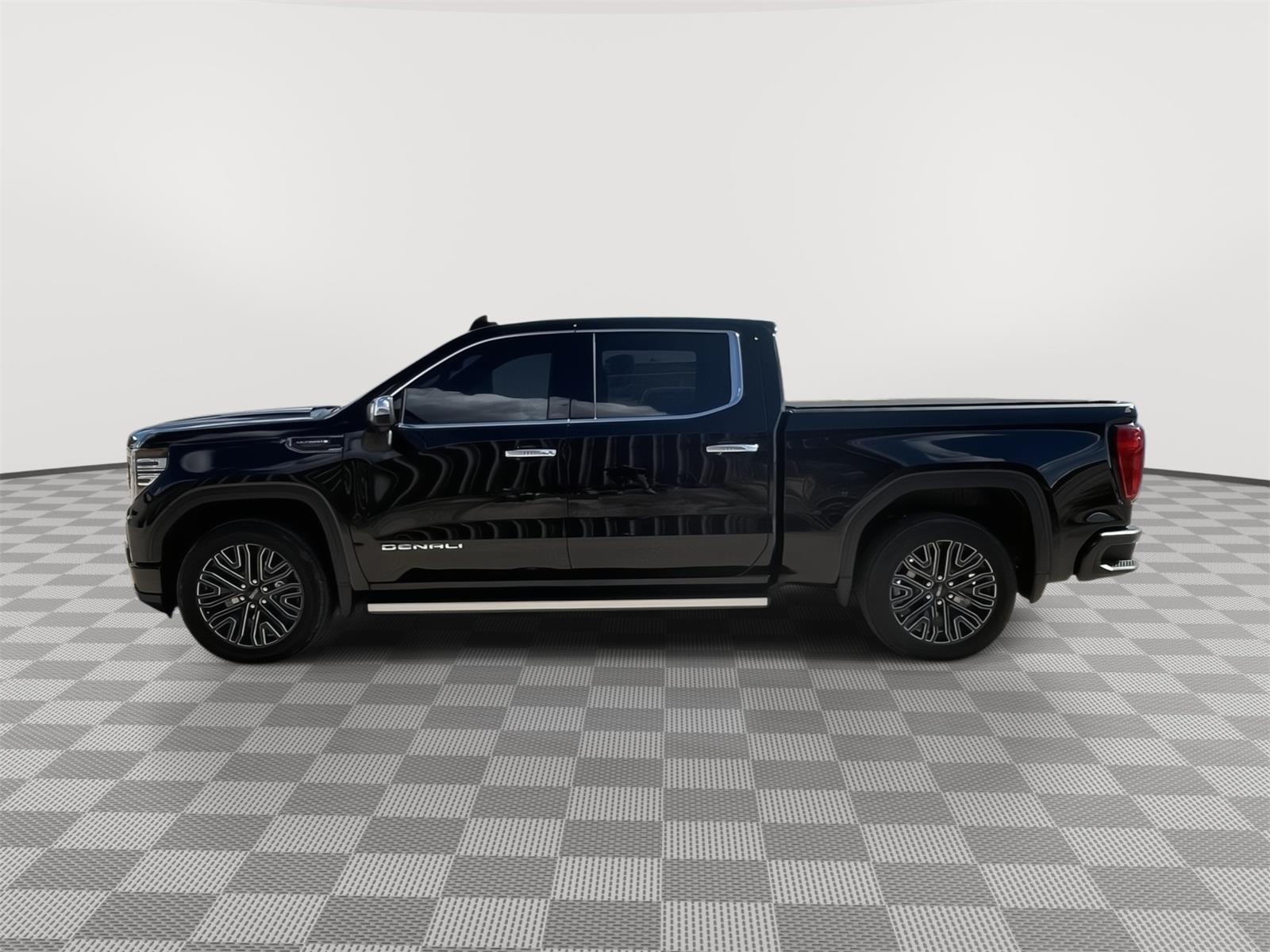 Vehicle photo 2