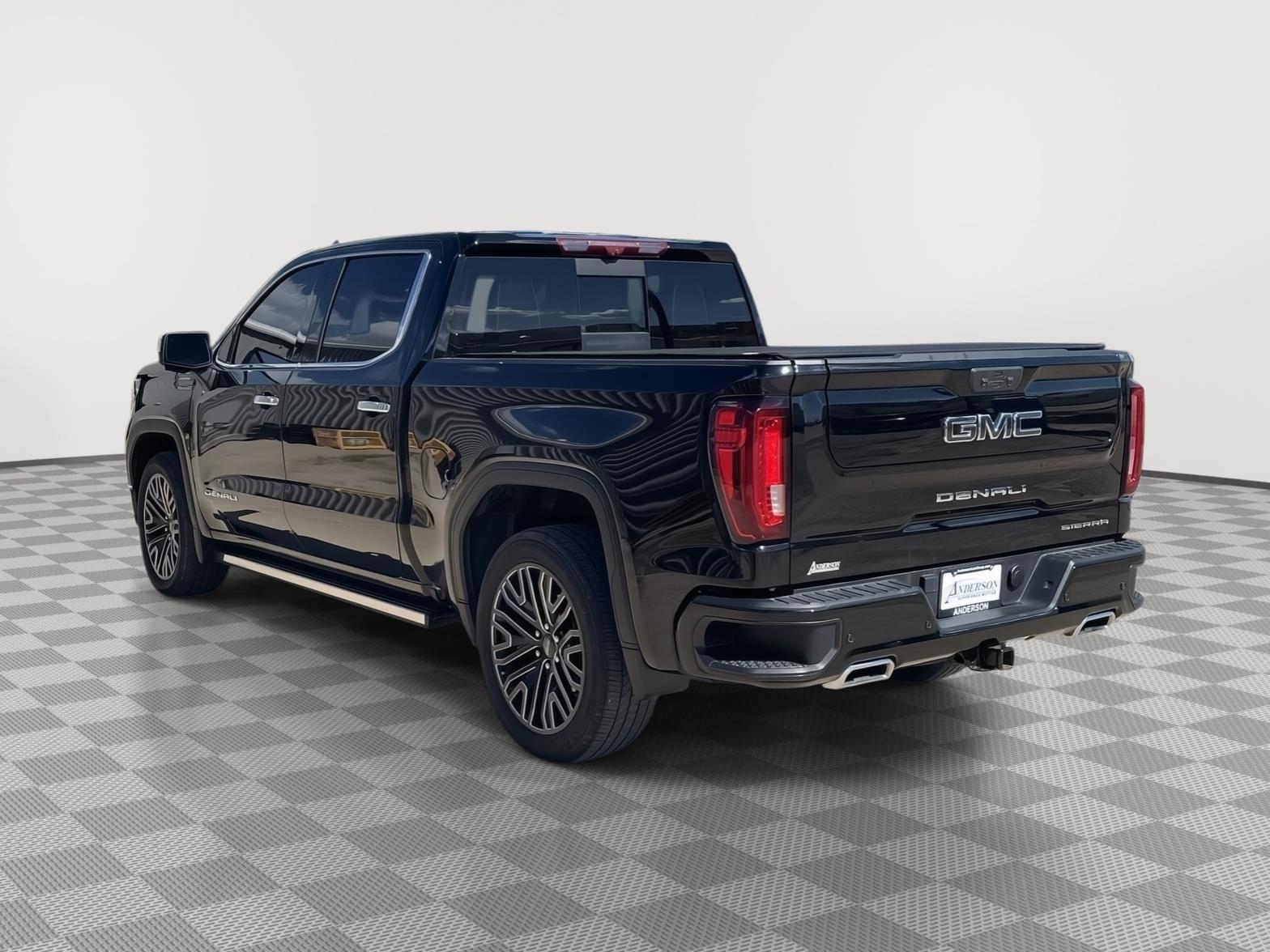 Vehicle photo 4