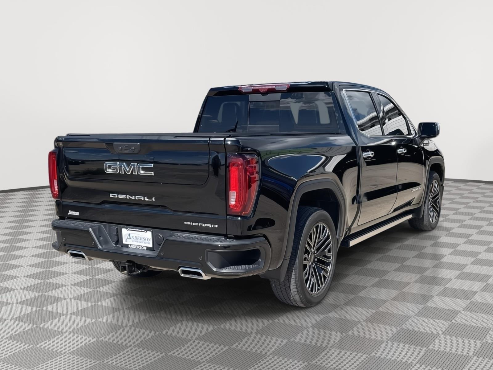 Vehicle photo 6