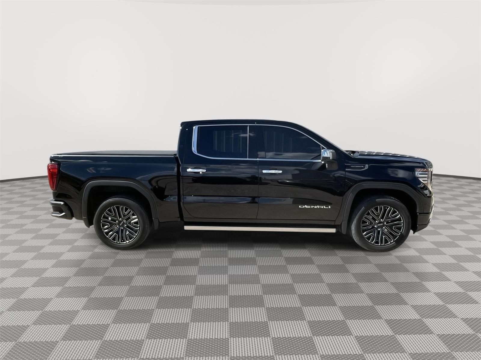 Vehicle photo 7