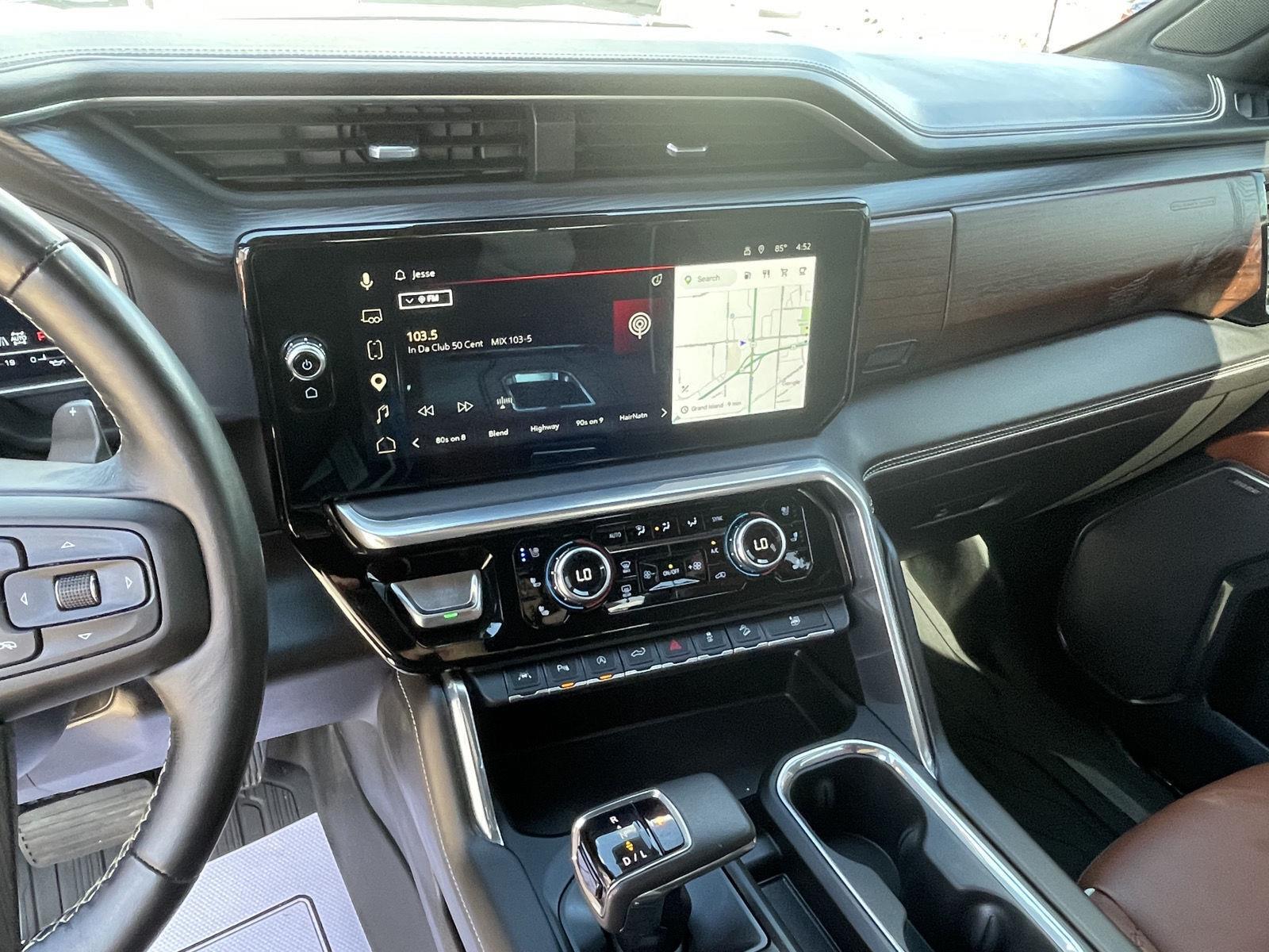 Vehicle photo 14