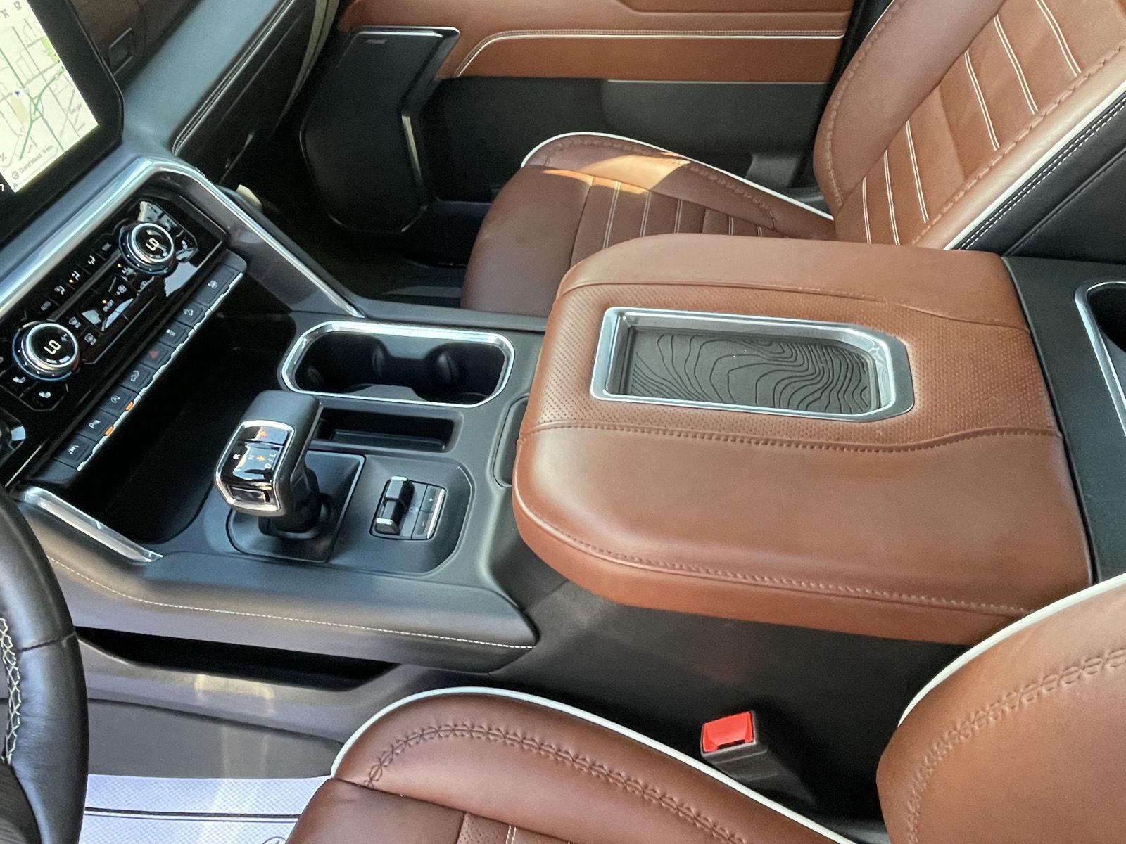 Vehicle photo 15