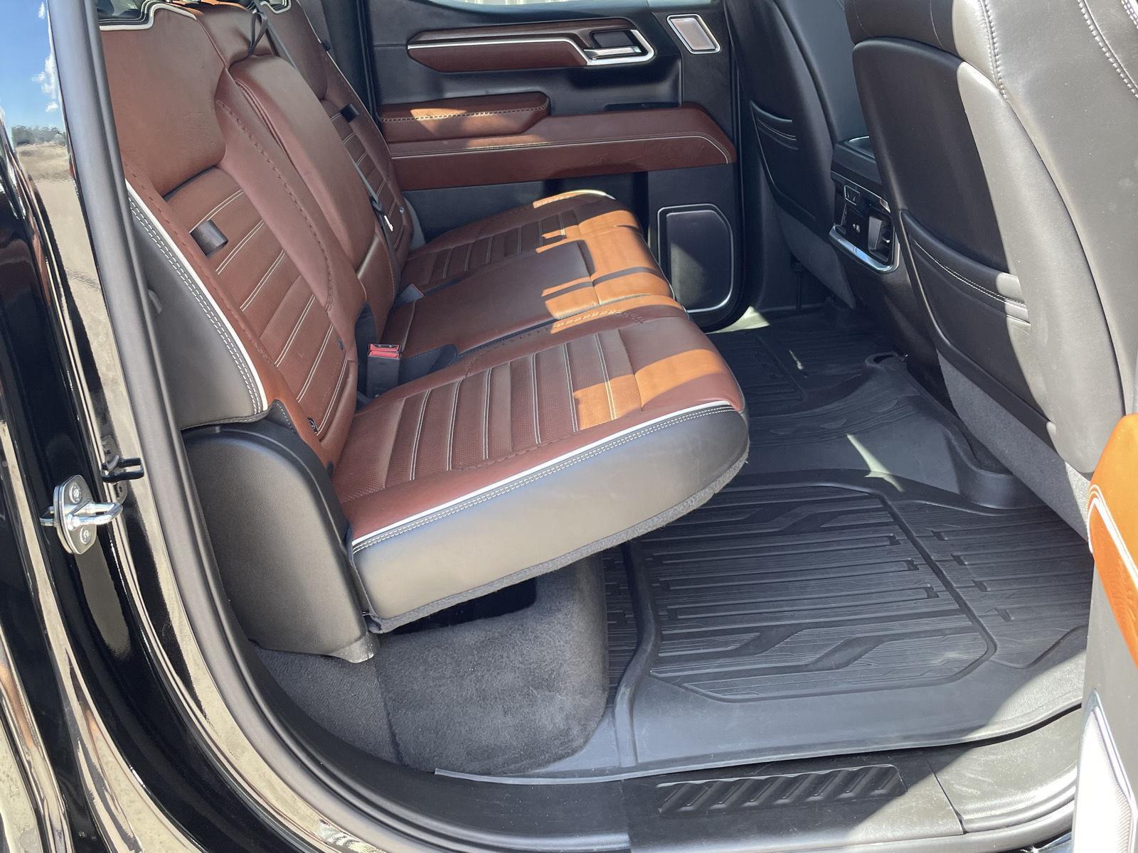 Vehicle photo 19
