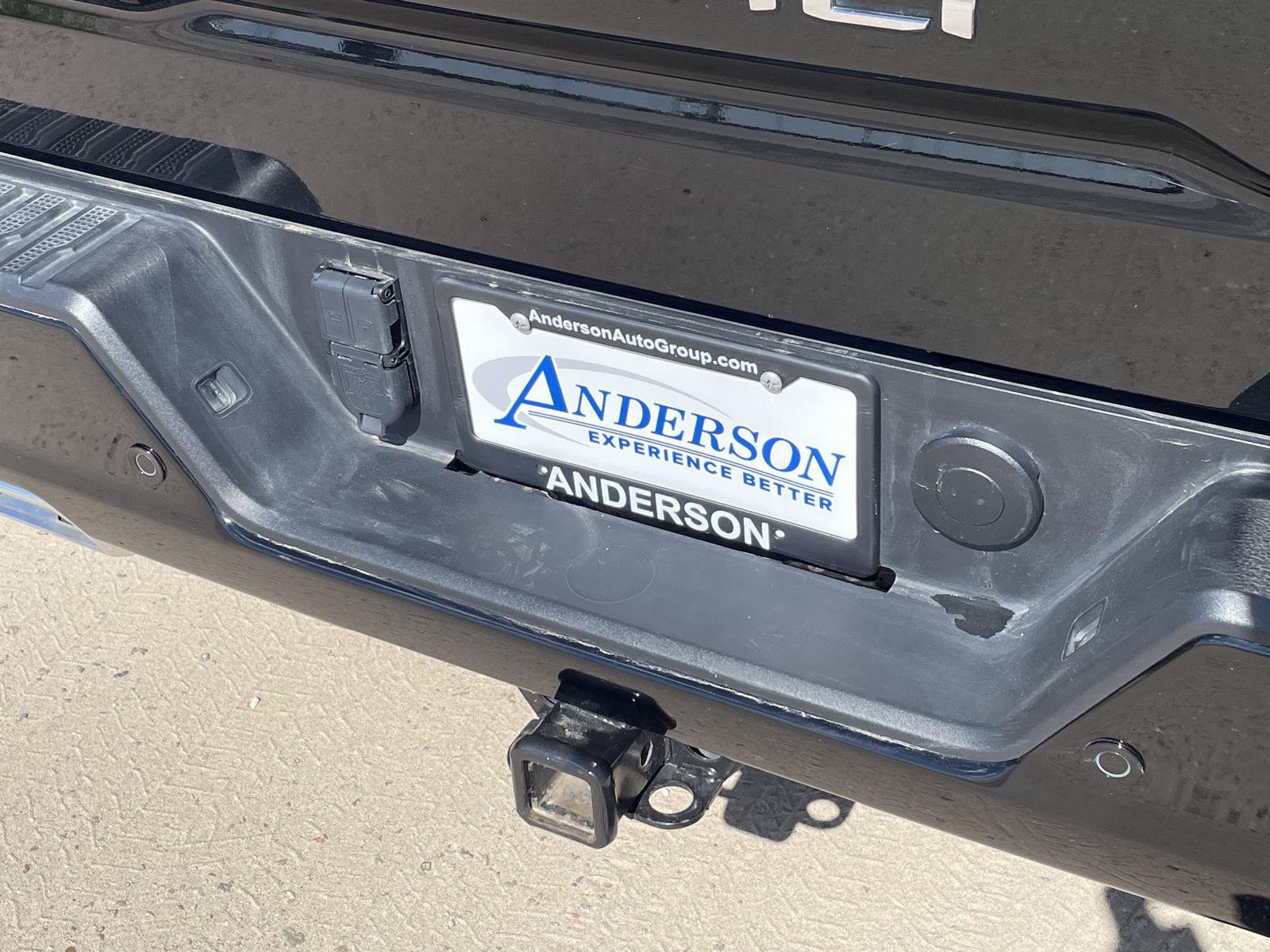 Vehicle photo 23