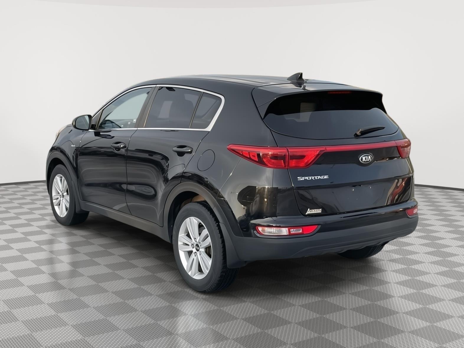 Vehicle photo 4