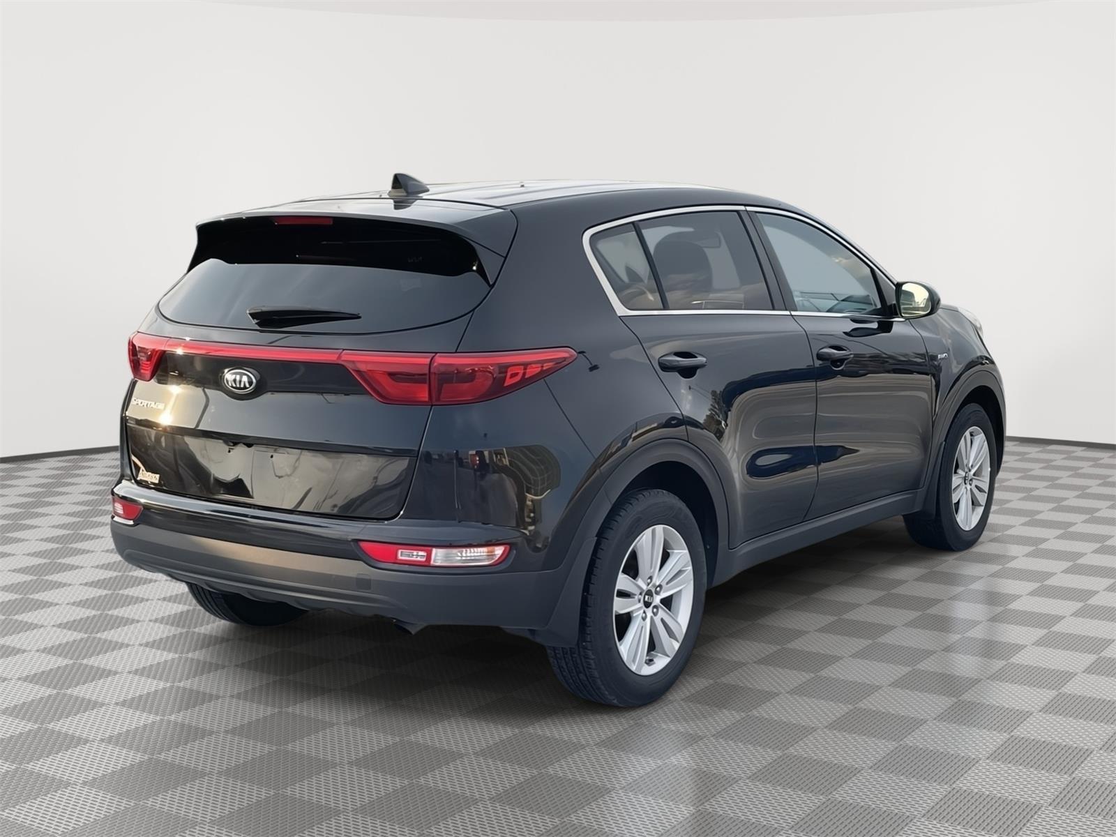 Vehicle photo 6