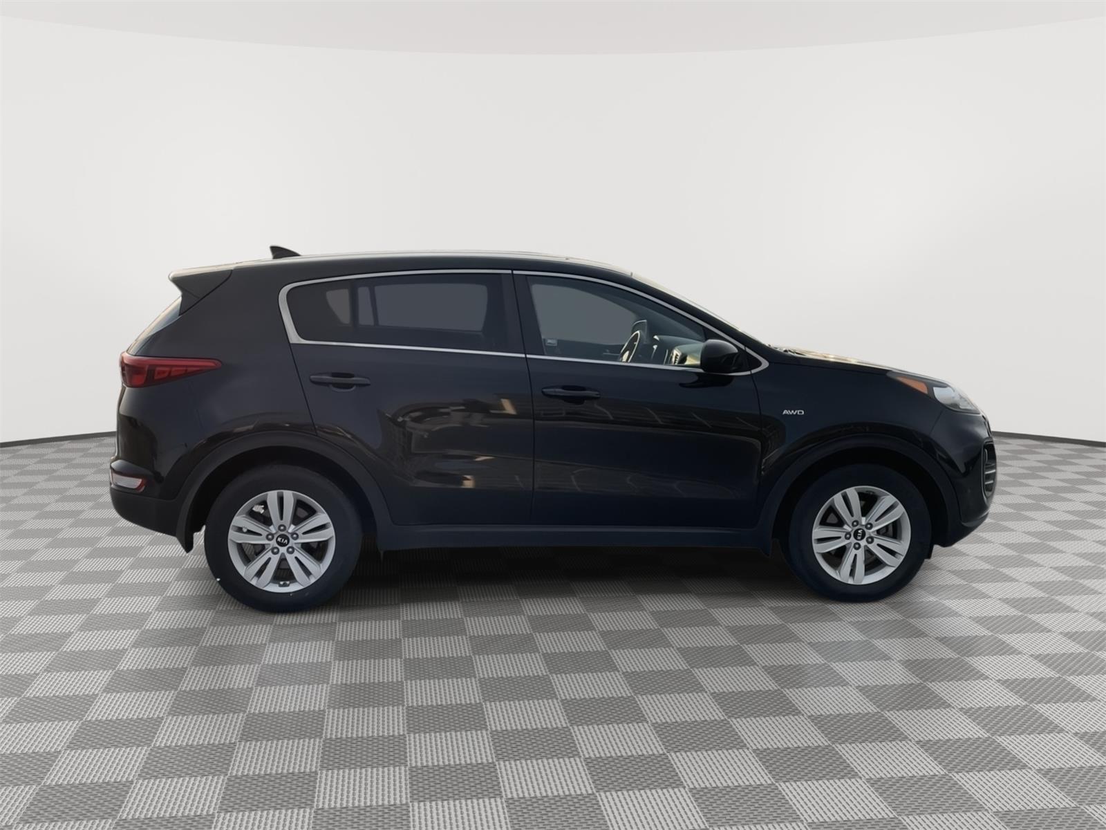 Vehicle photo 7