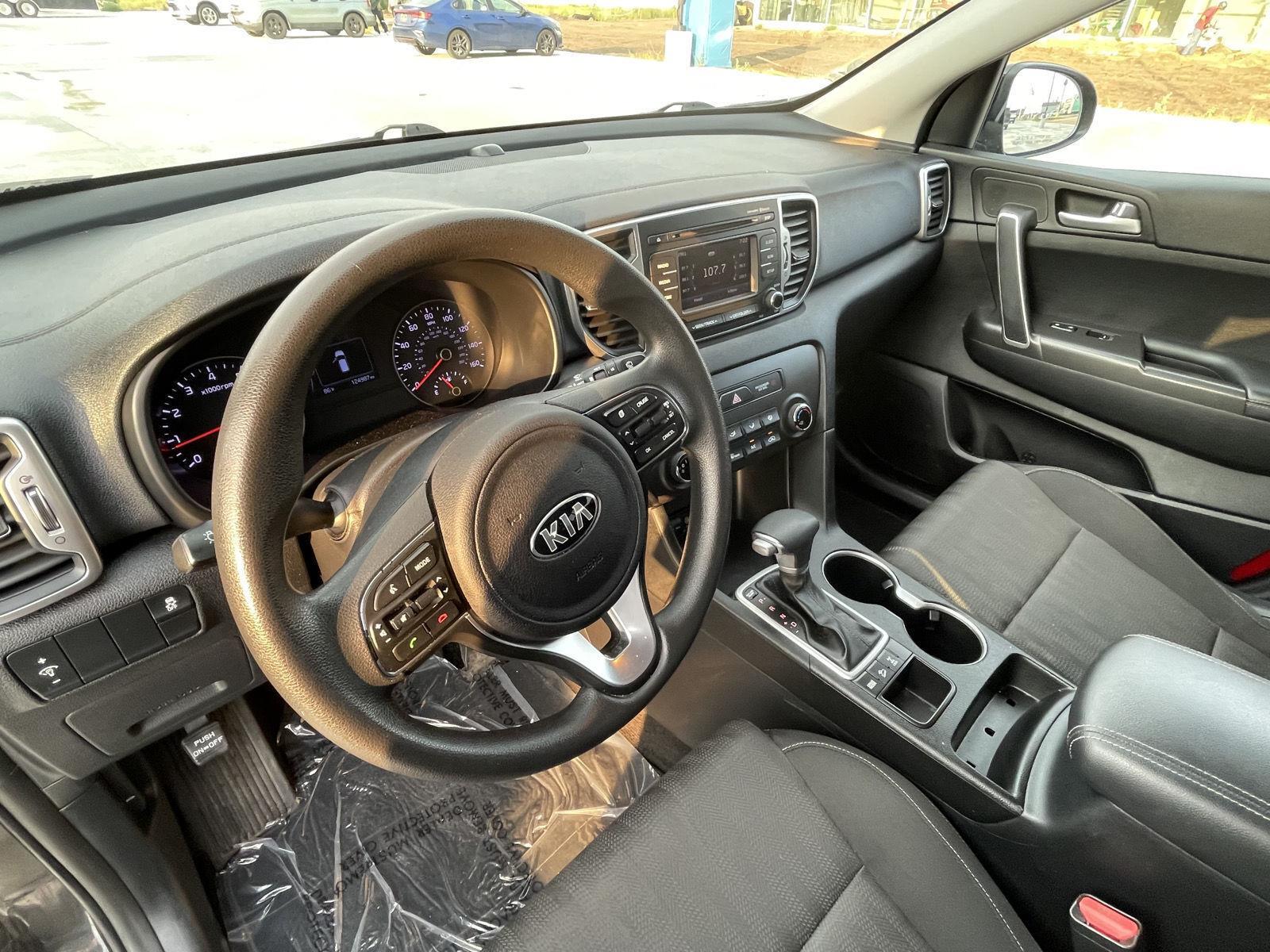 Vehicle photo 13