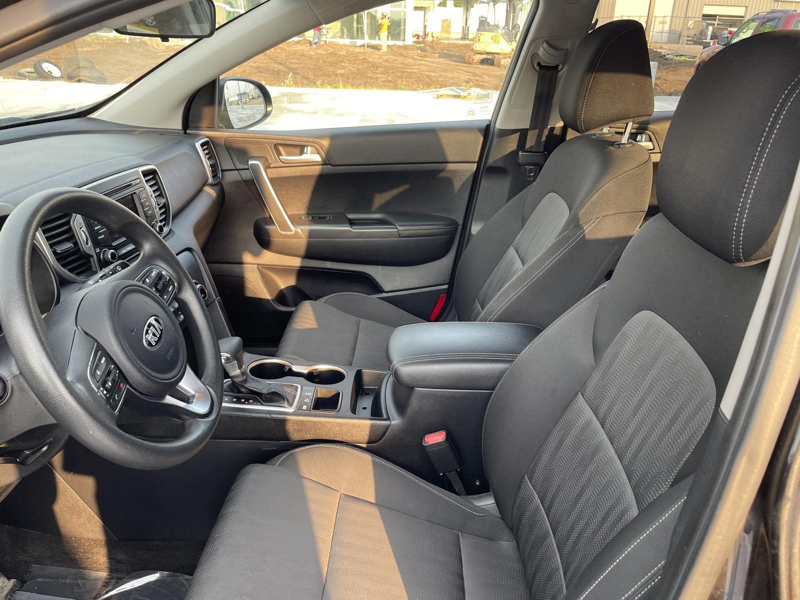 Vehicle photo 14