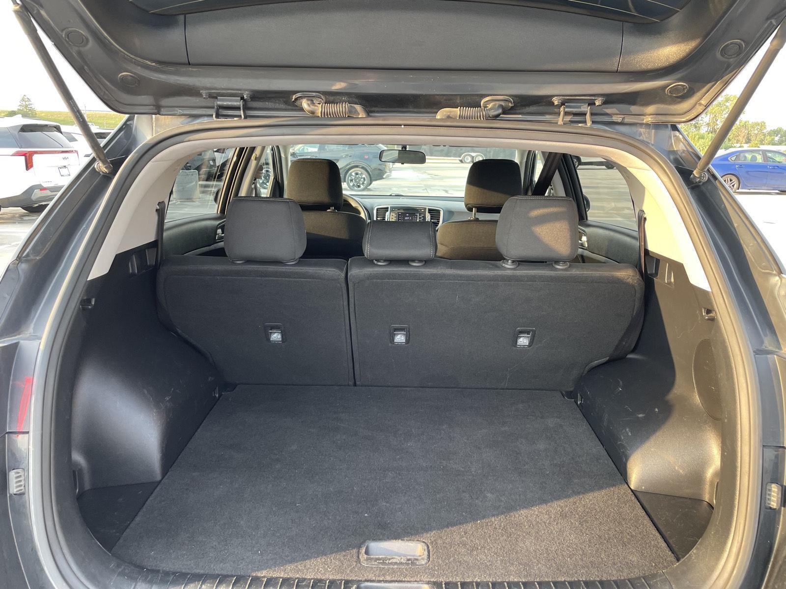 Vehicle photo 17