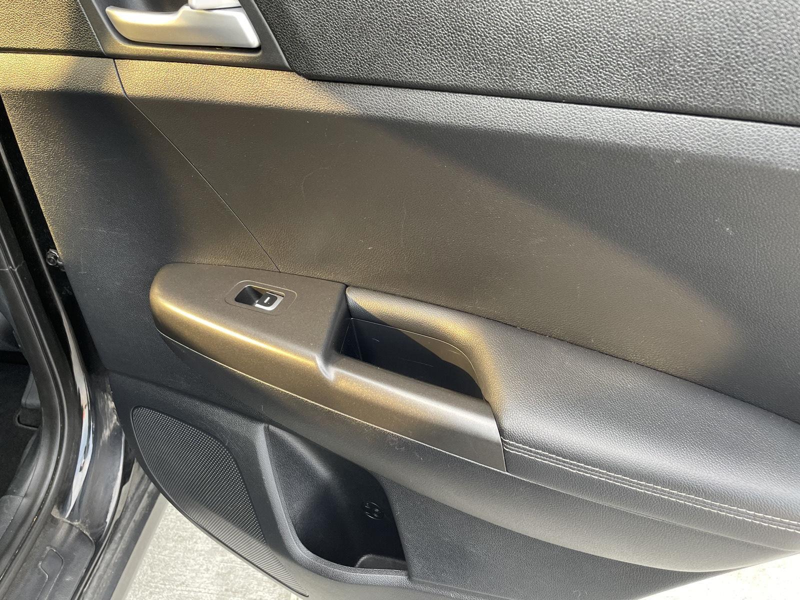 Vehicle photo 18