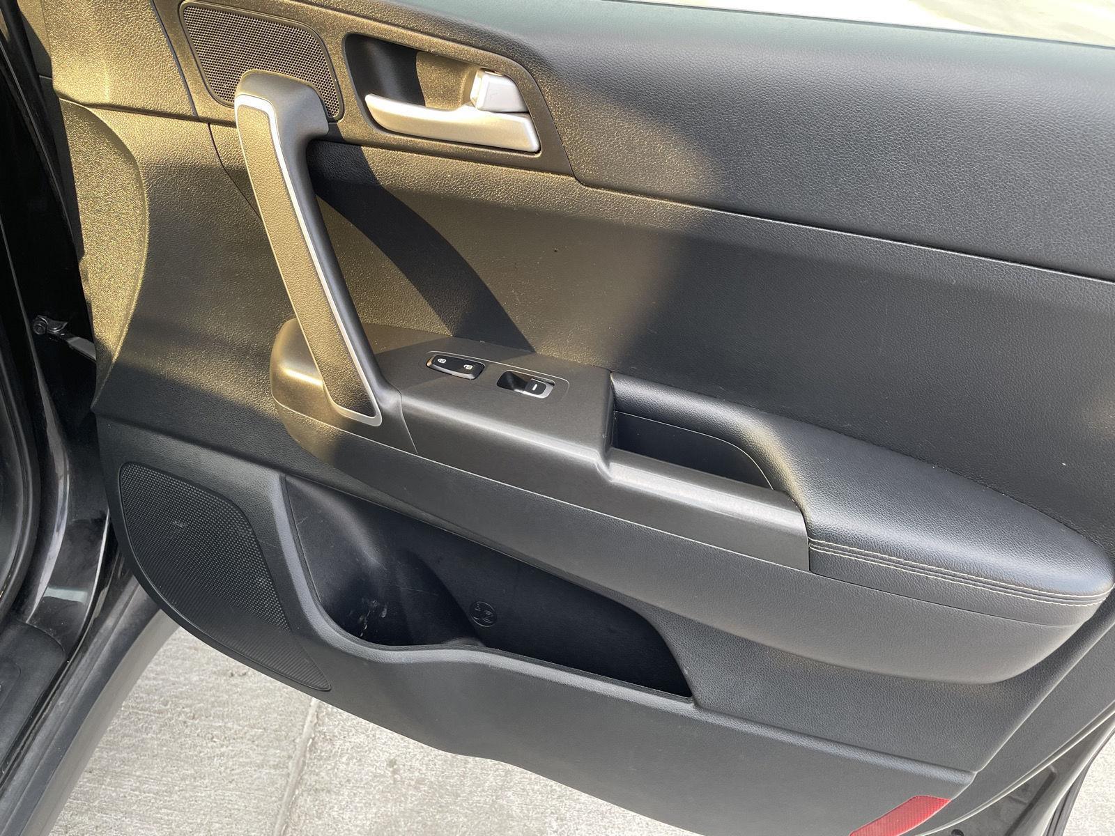 Vehicle photo 20