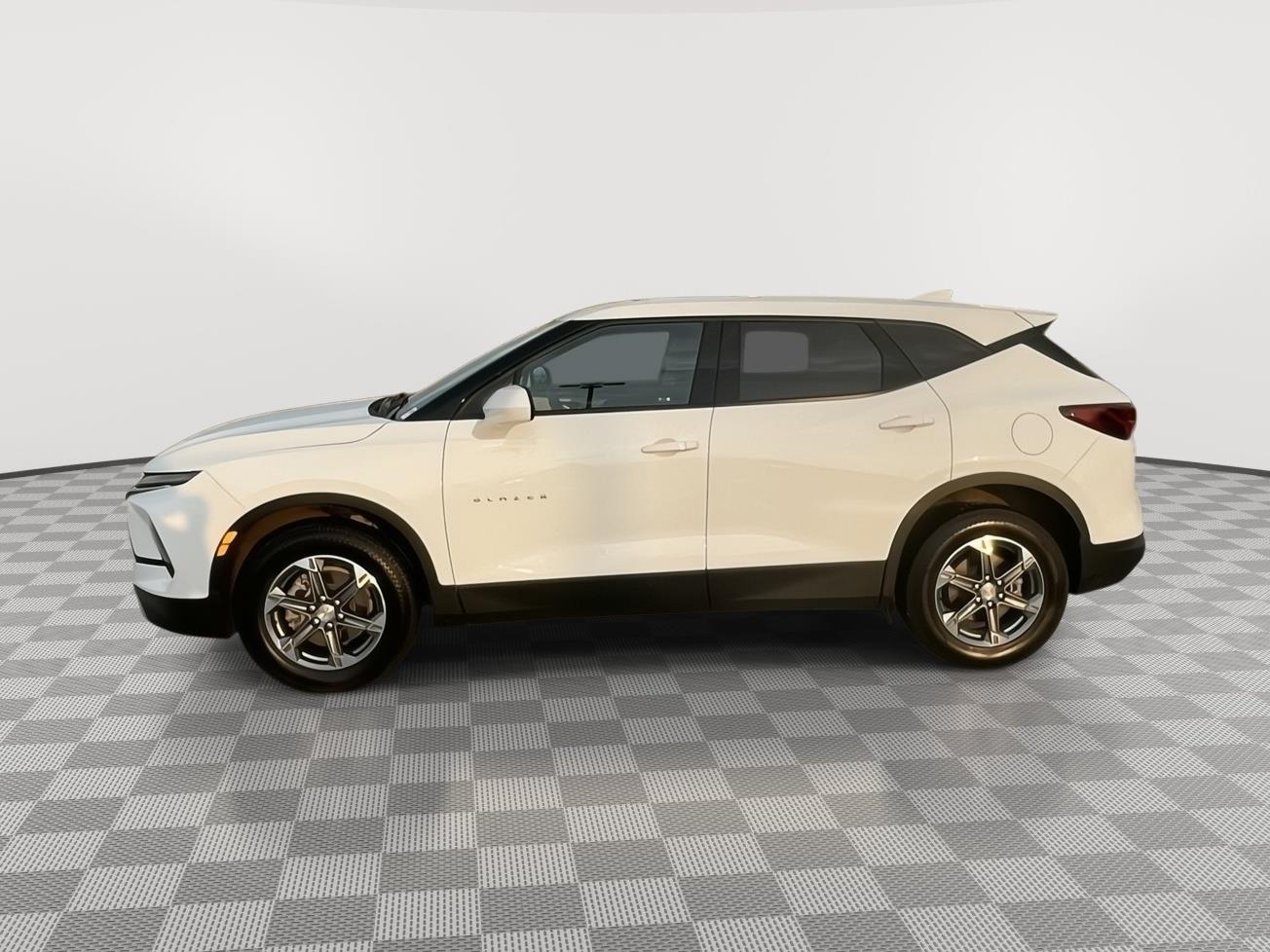 Vehicle photo 2