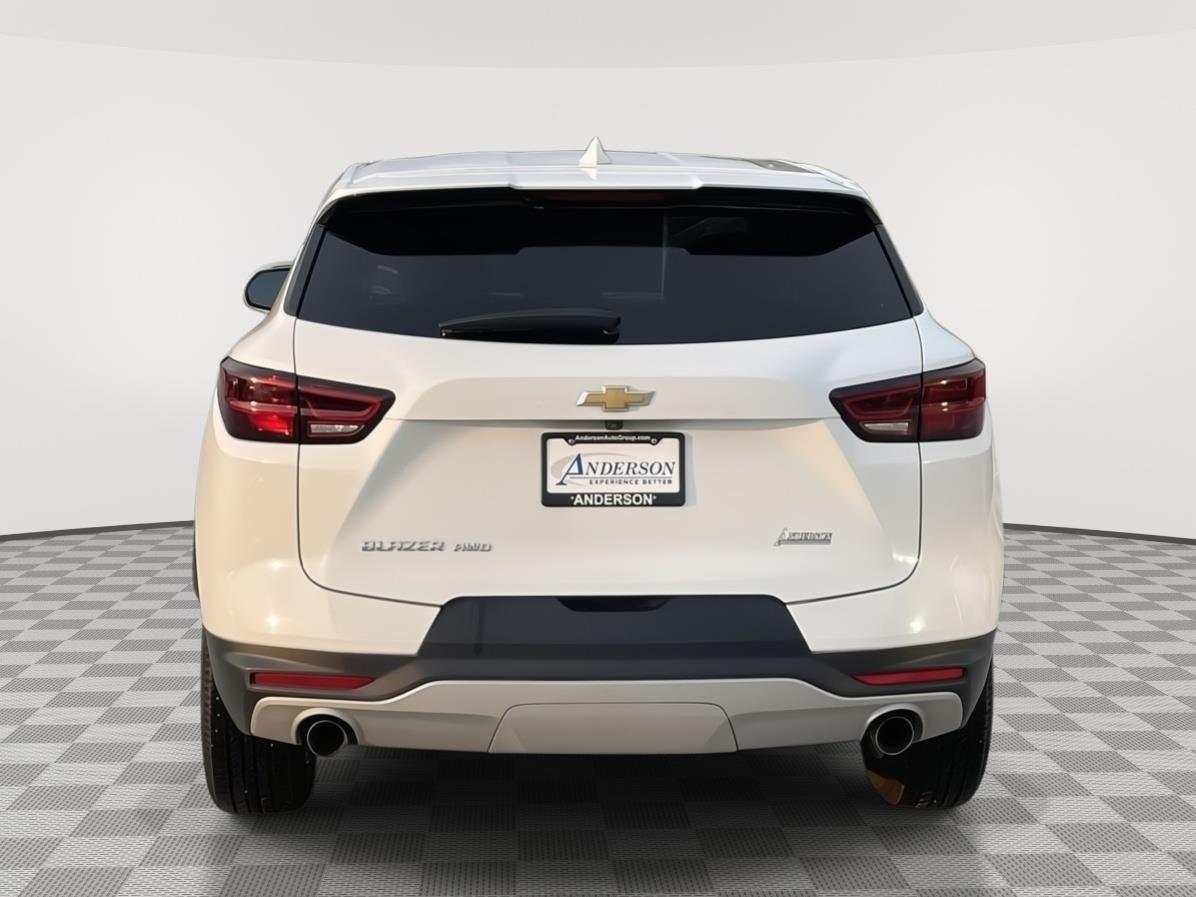 Vehicle photo 5