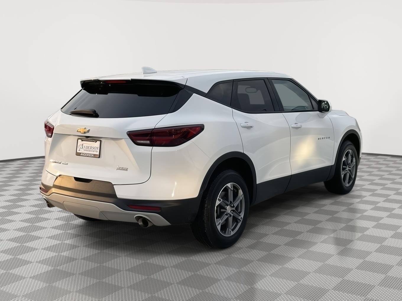 Vehicle photo 6