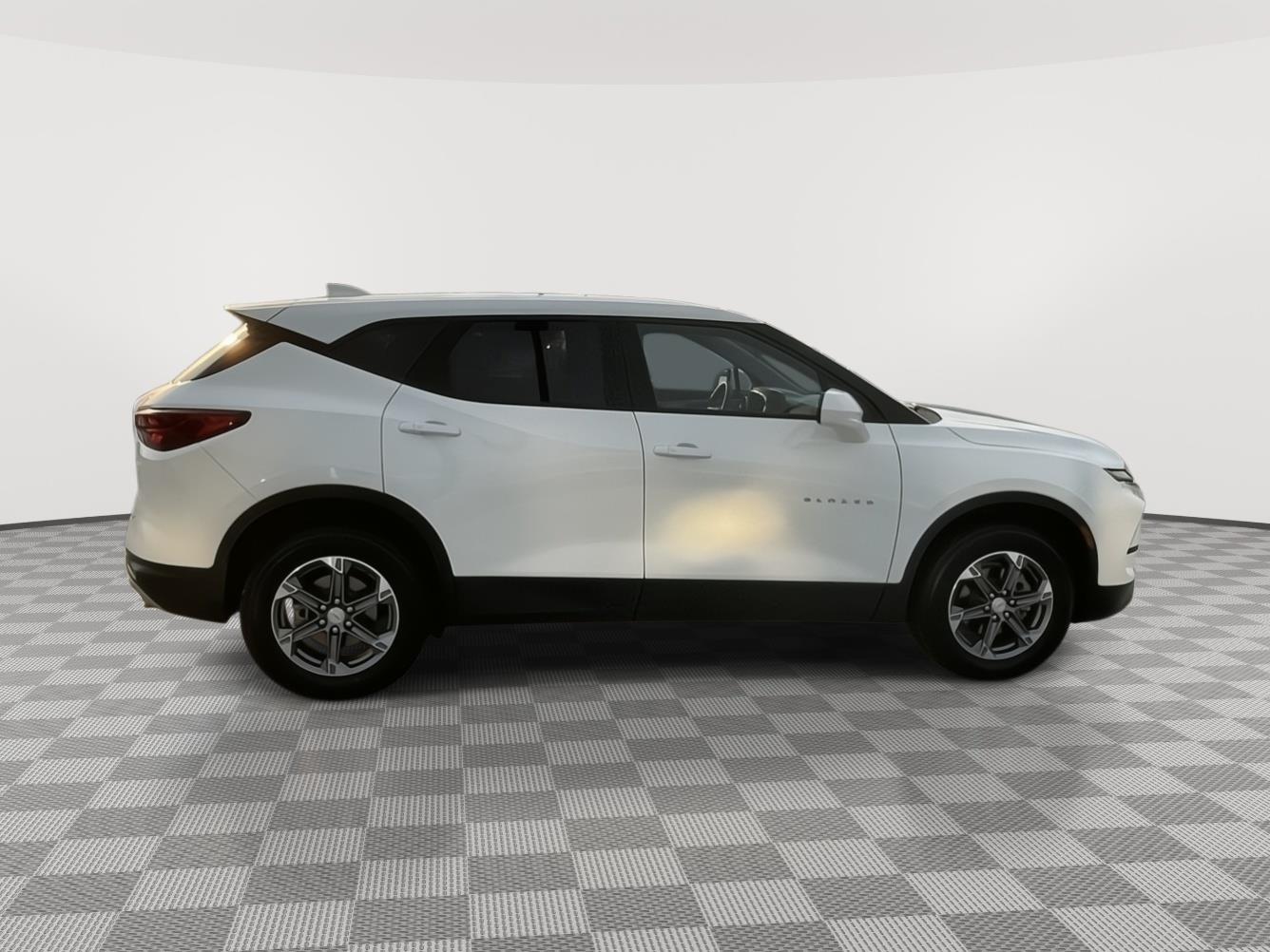Vehicle photo 7