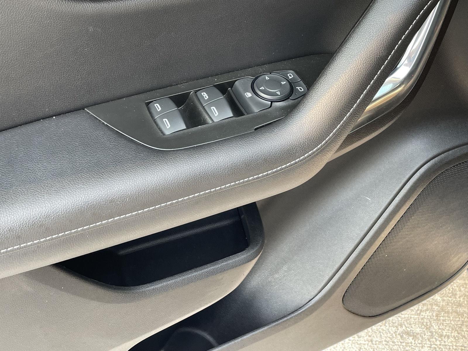 Vehicle photo 12