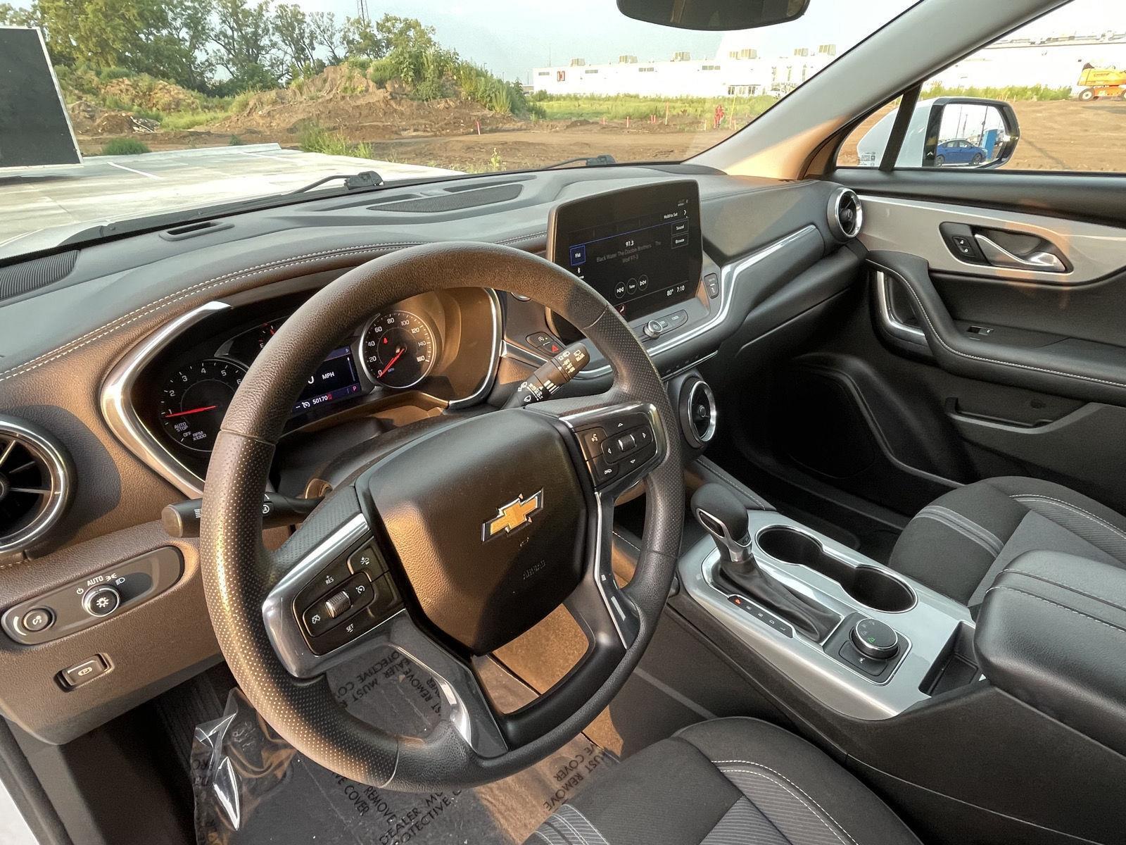 Vehicle photo 13