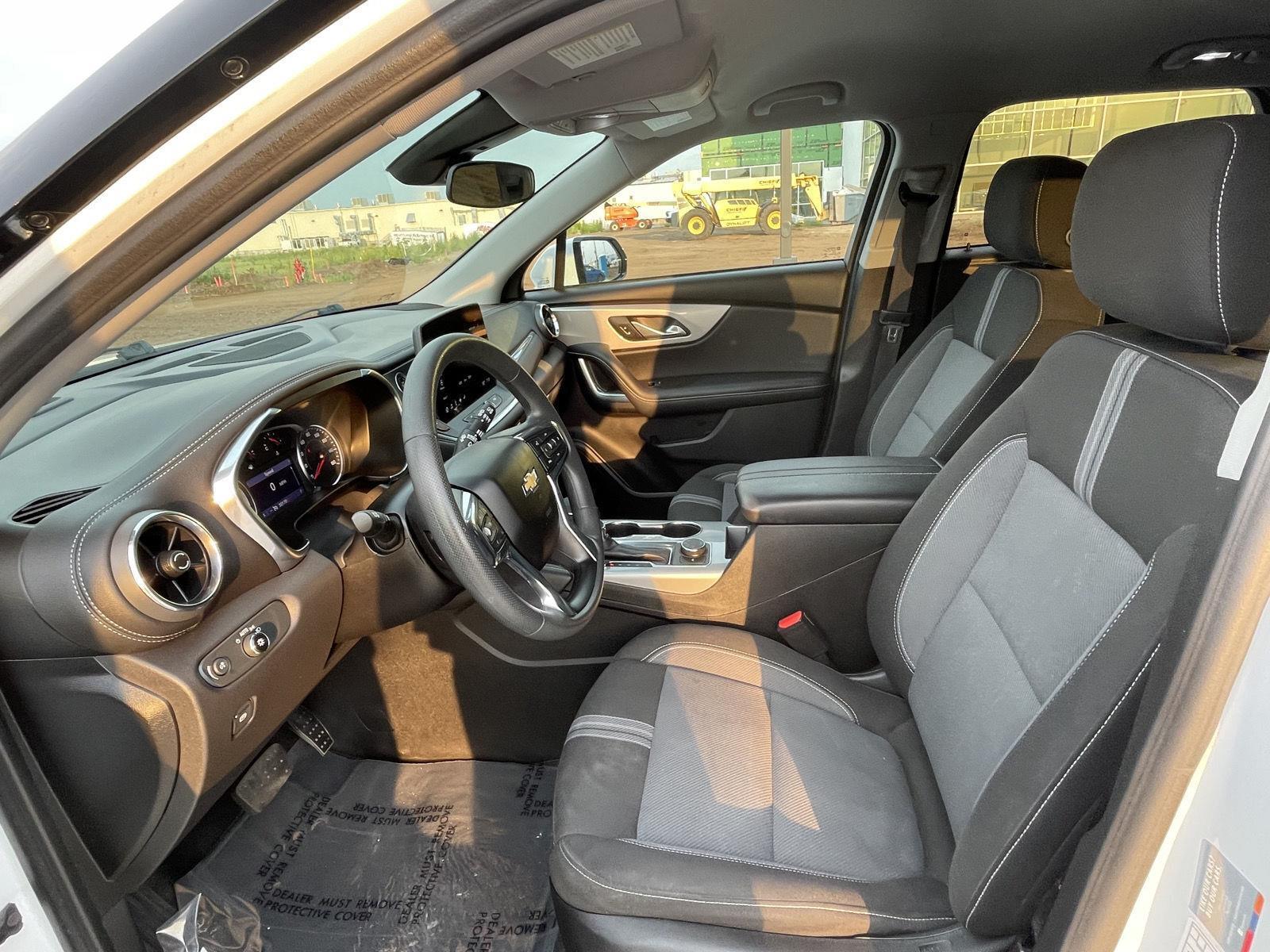 Vehicle photo 14