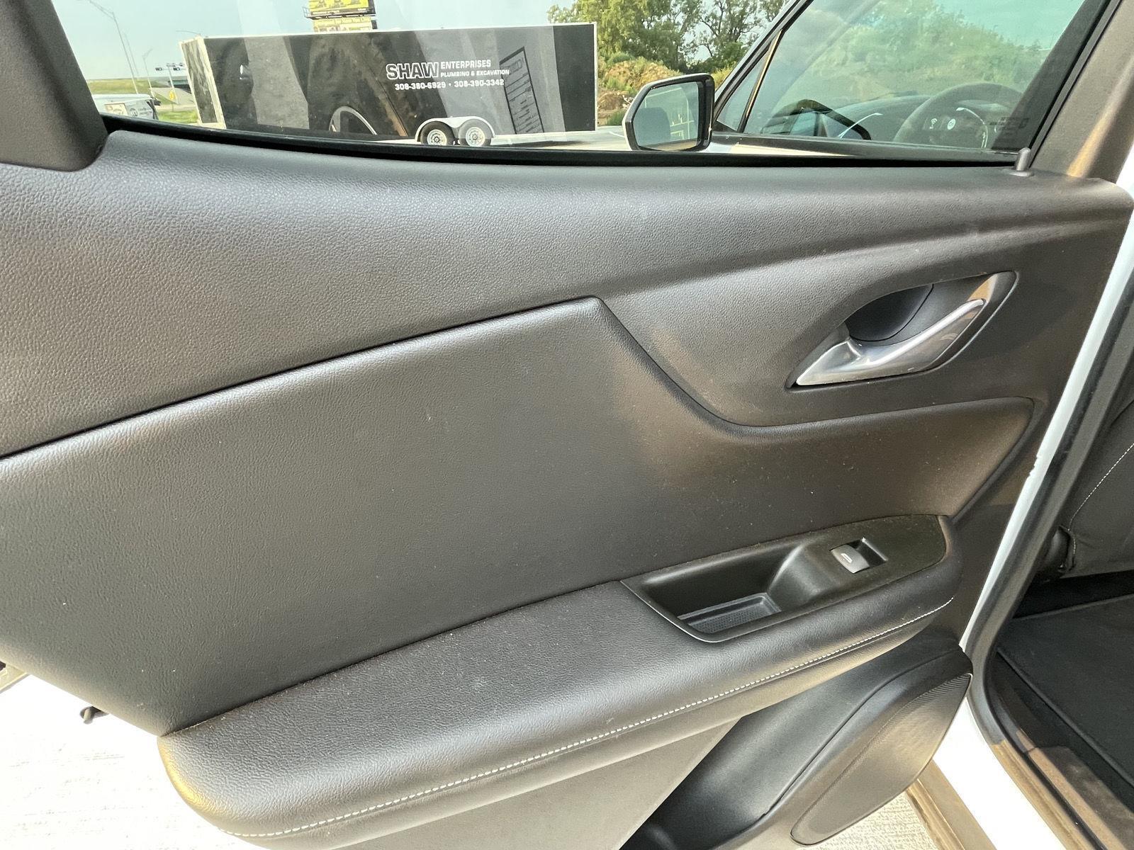 Vehicle photo 15