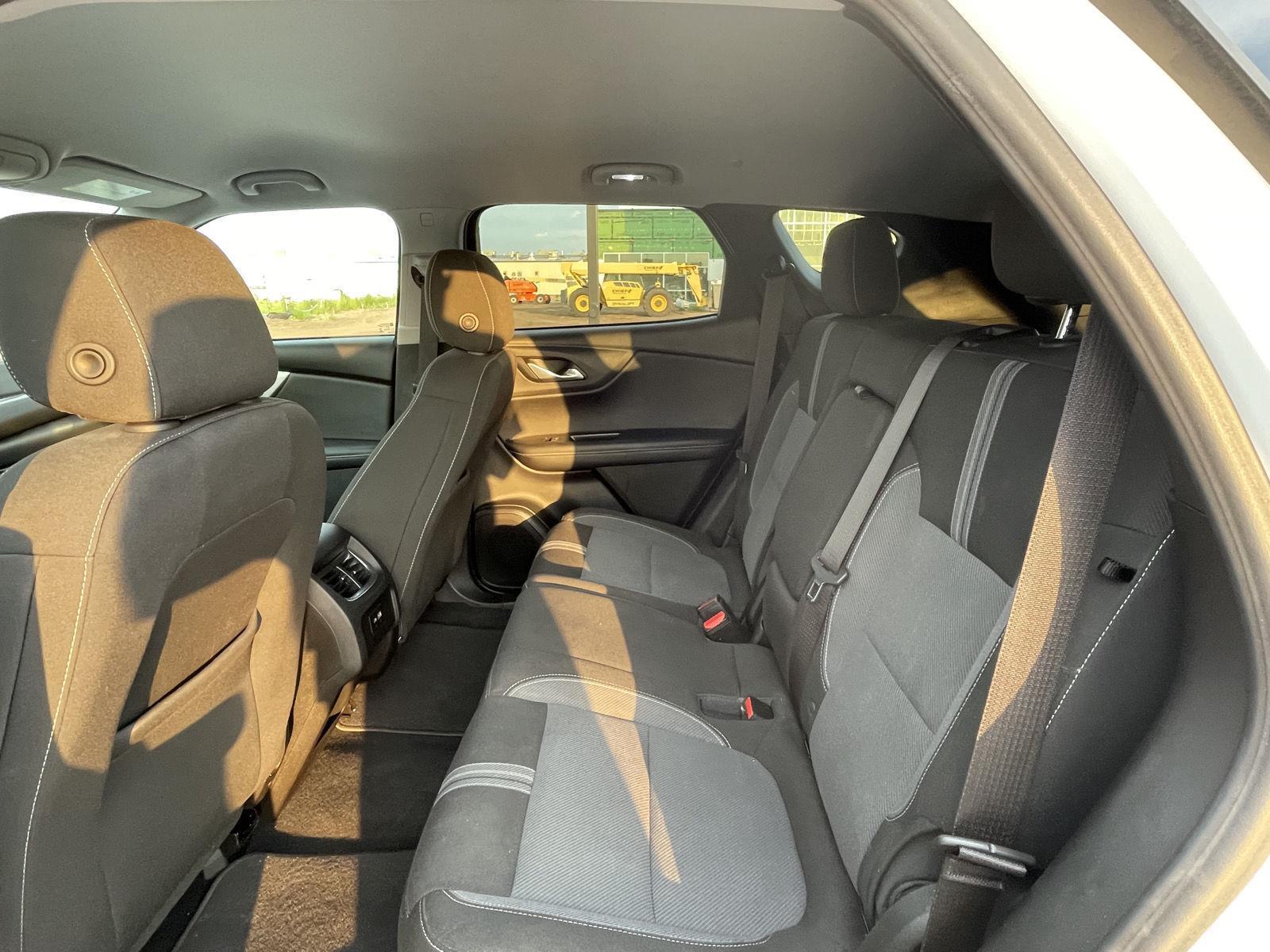 Vehicle photo 16