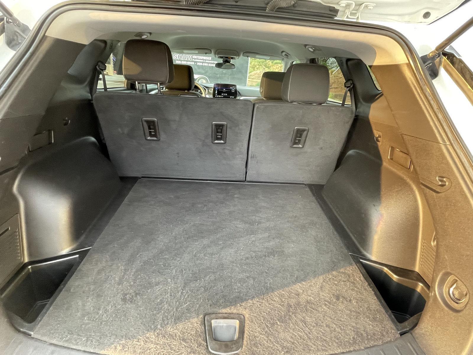 Vehicle photo 17
