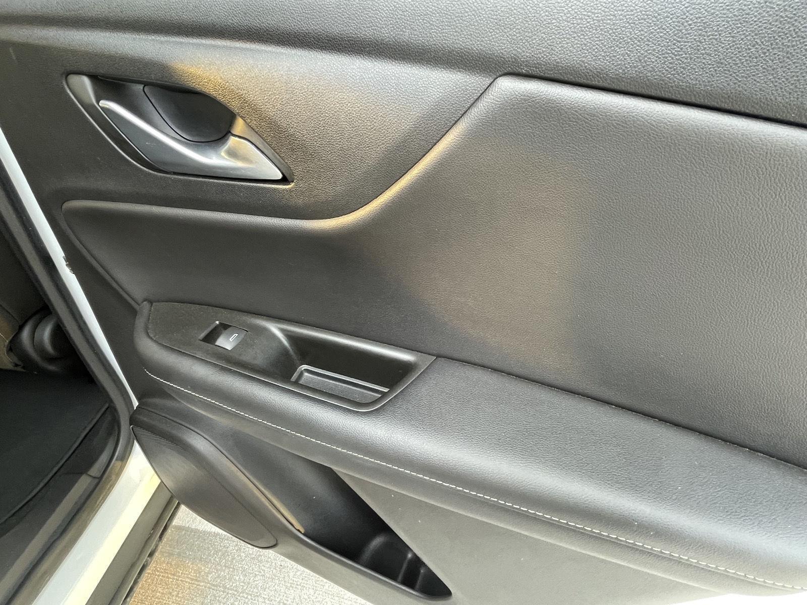 Vehicle photo 18