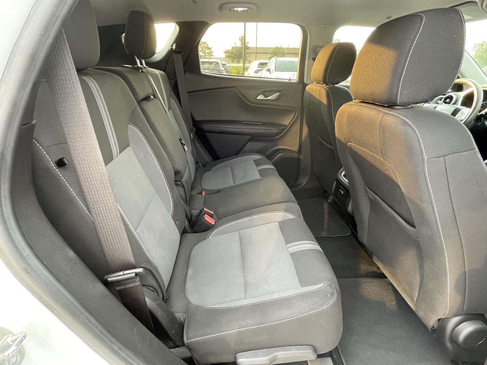 Vehicle photo 19