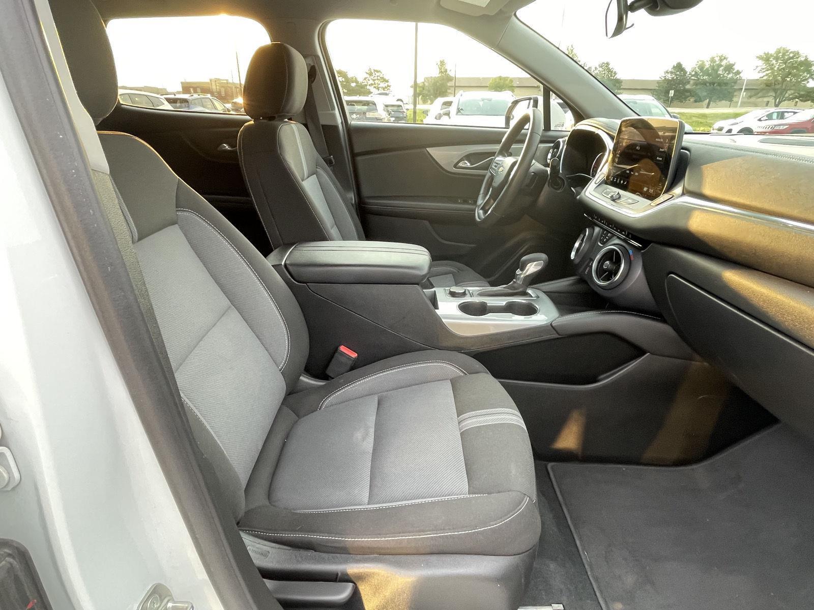 Vehicle photo 21