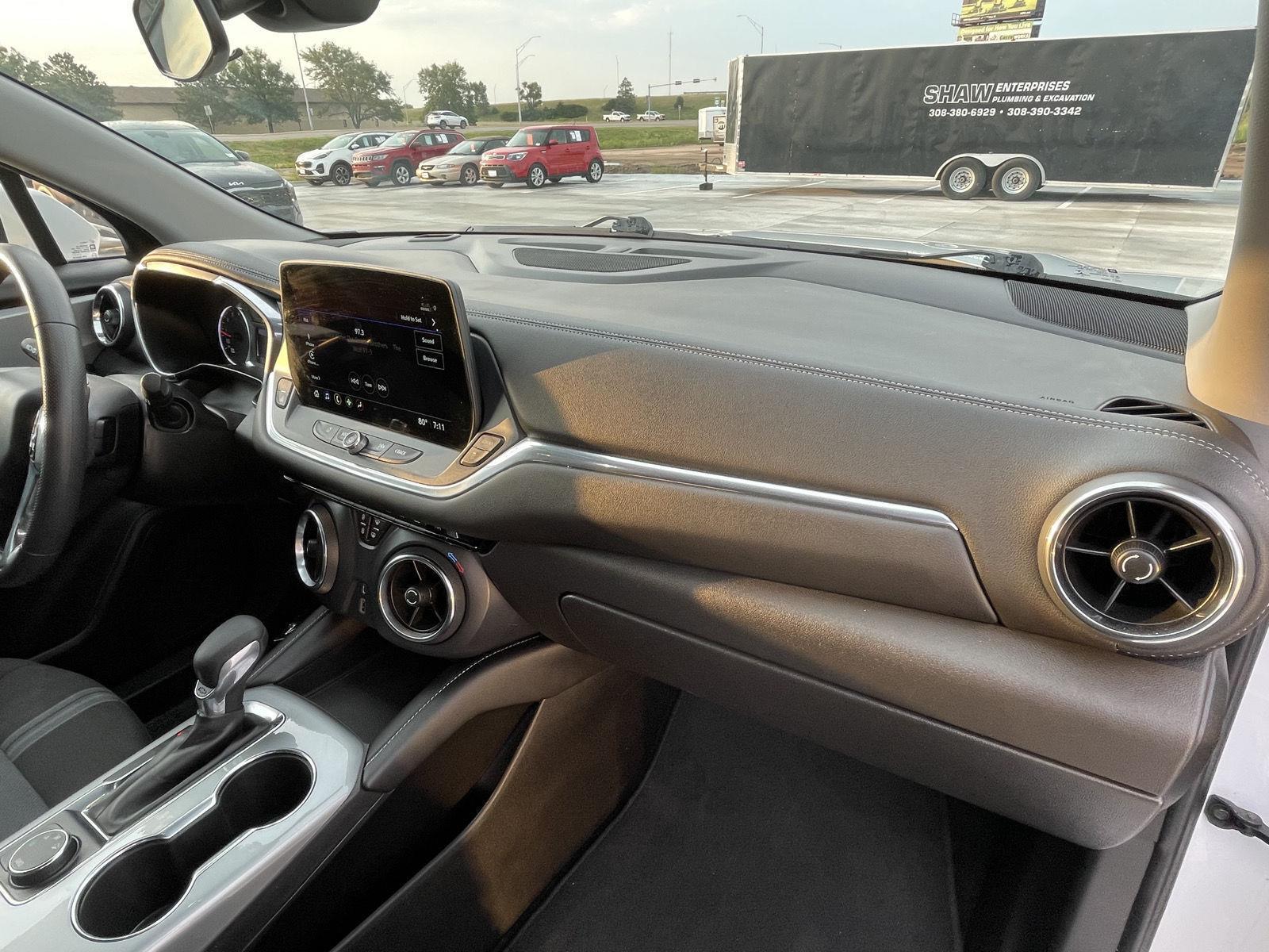 Vehicle photo 22