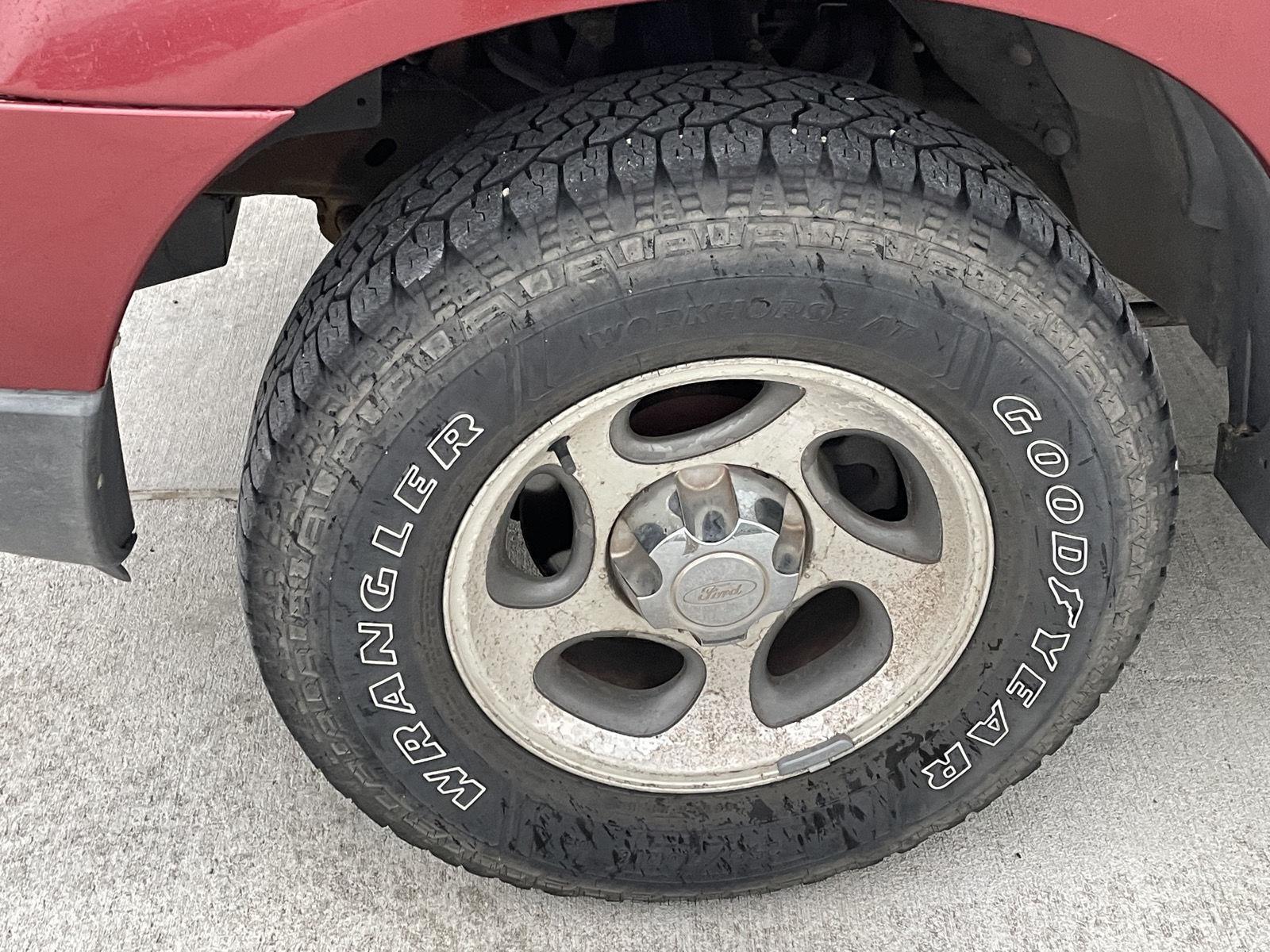 Vehicle photo 10