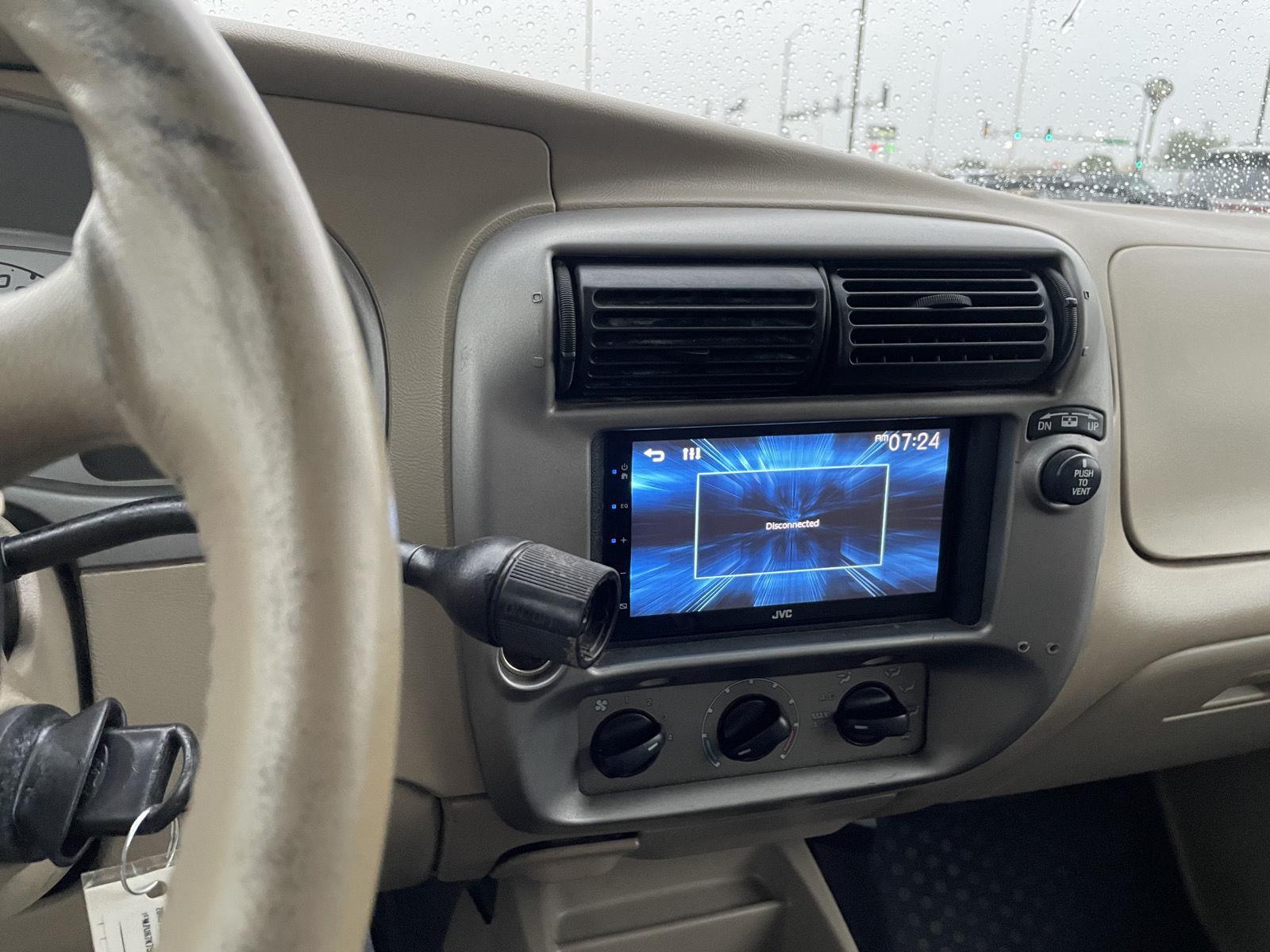 Vehicle photo 17