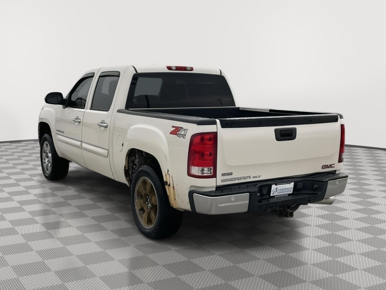 Vehicle photo 2