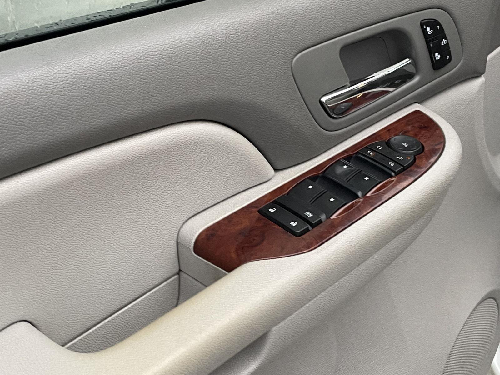 Vehicle photo 11