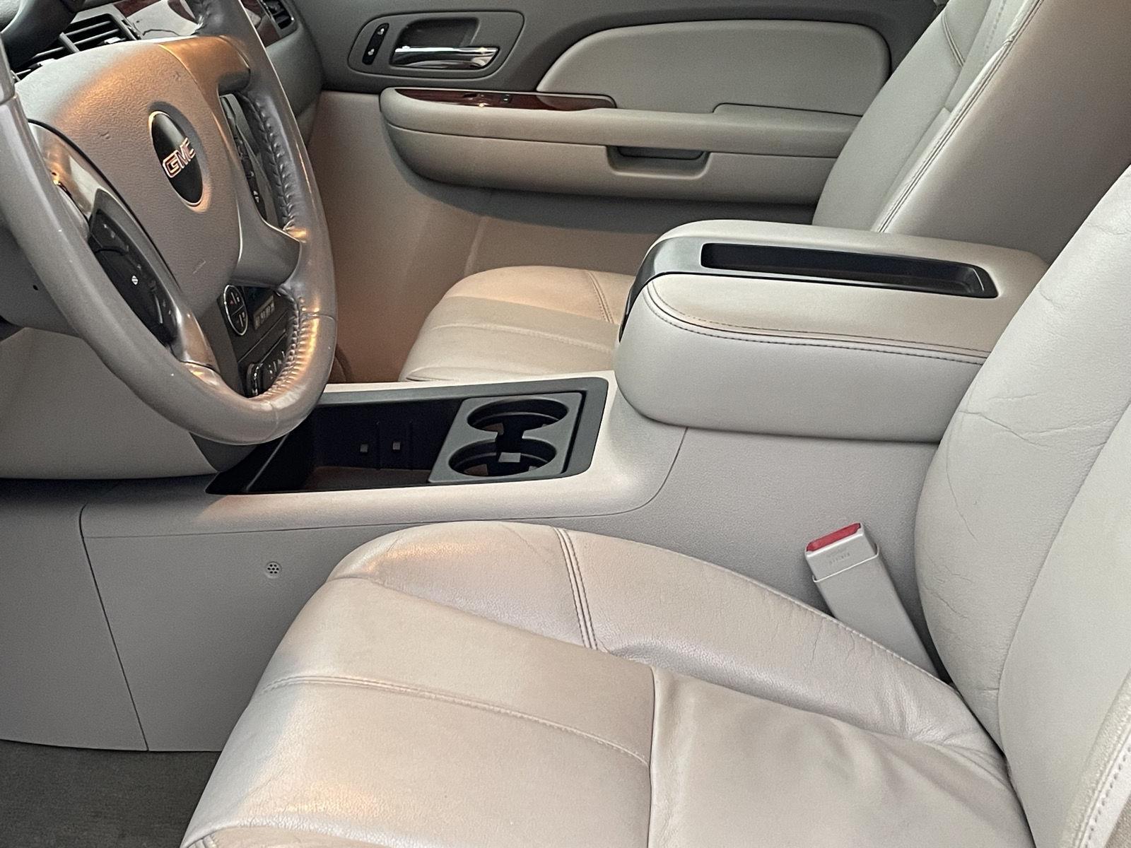 Vehicle photo 12