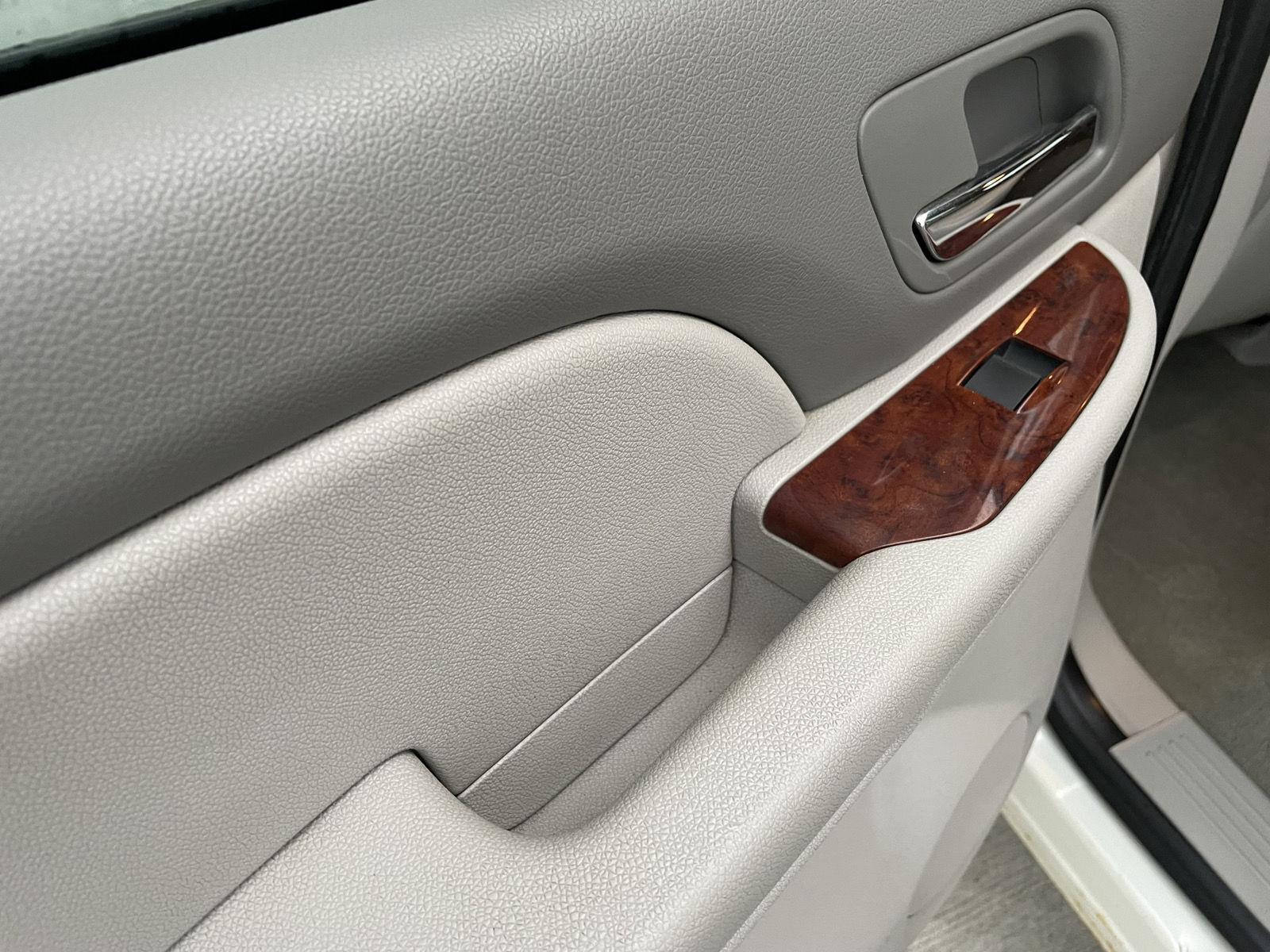 Vehicle photo 13