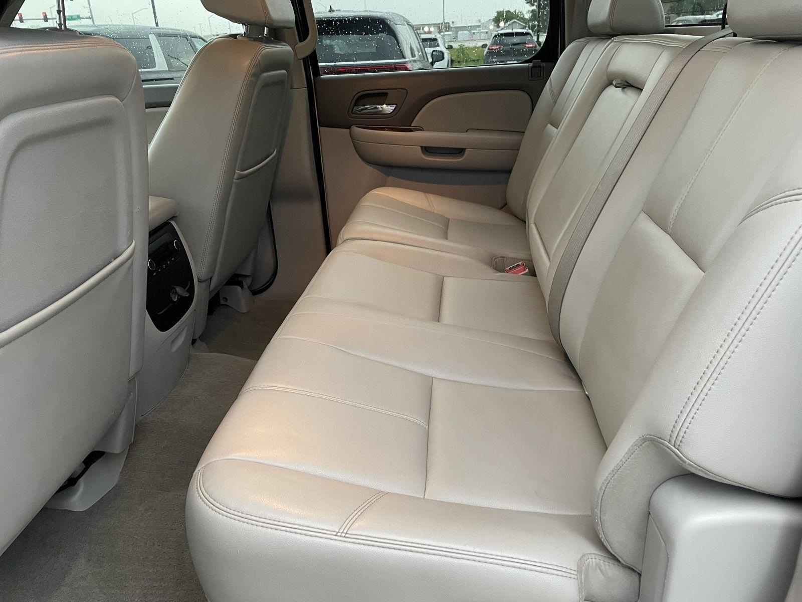 Vehicle photo 14
