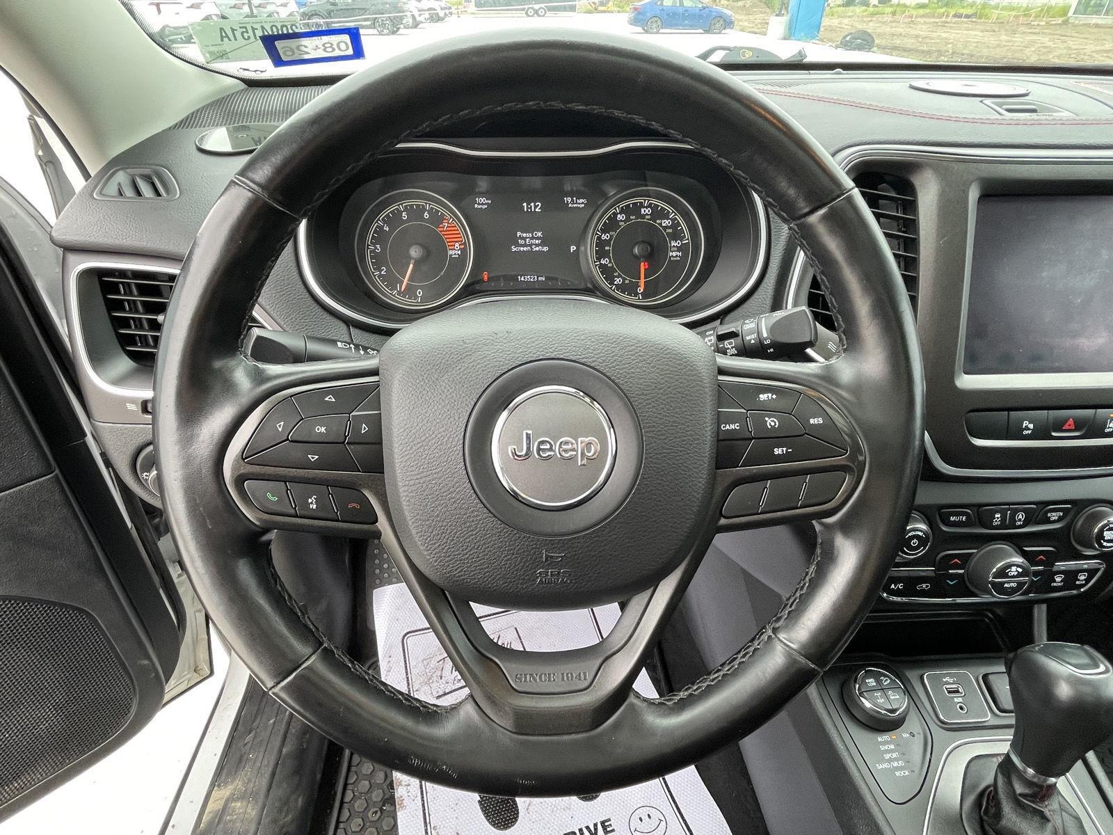 Vehicle photo 13