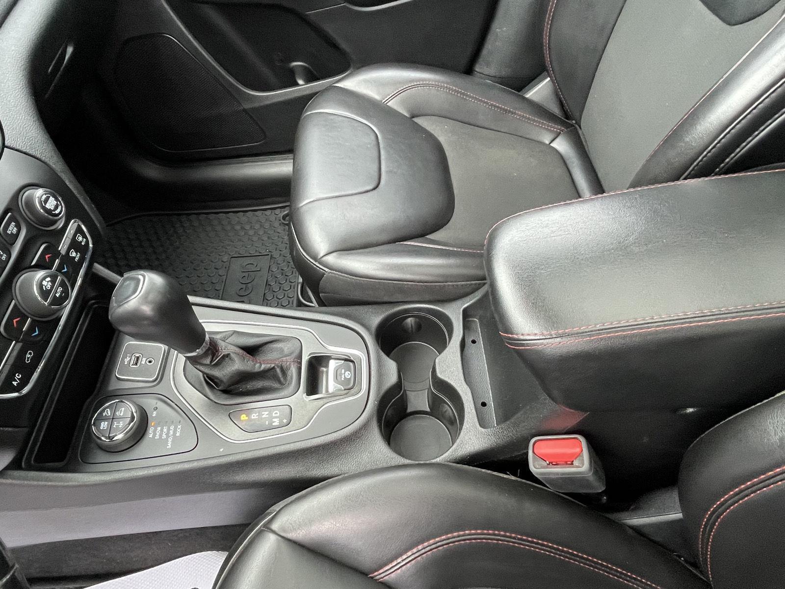 Vehicle photo 15