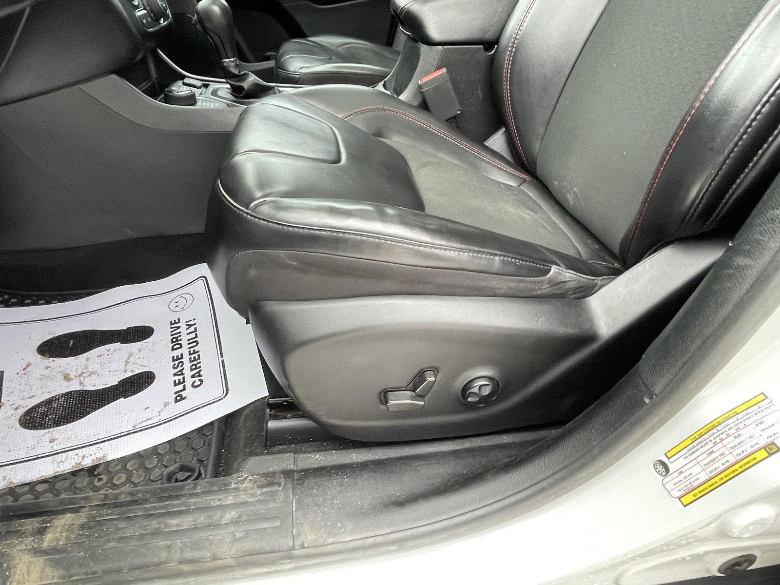Vehicle photo 17